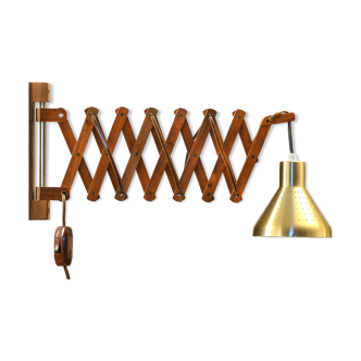 Lampe ciseaux mural en teck massif avec laiton couleur teinte aluminium.