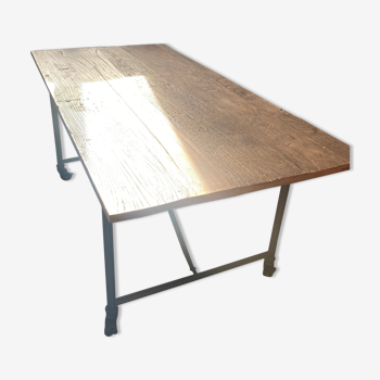 Table en bois style industriel