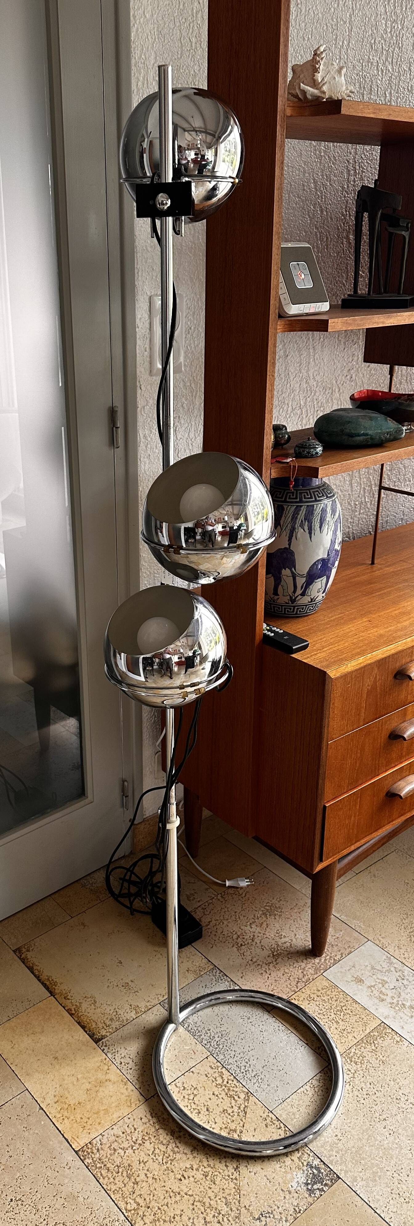 Eyeball floor lamp by Goffredo Reggiani
