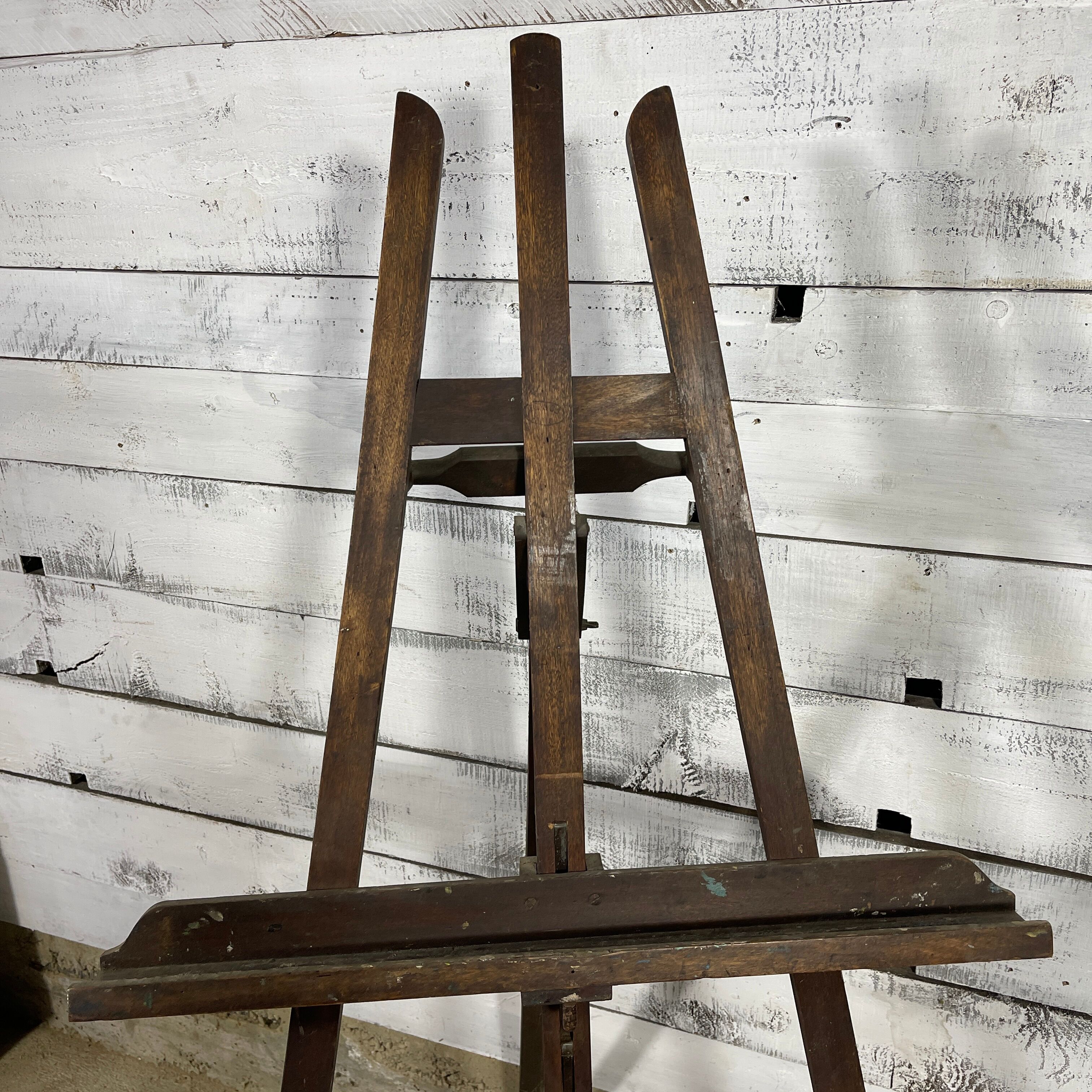 Wooden painter's easel