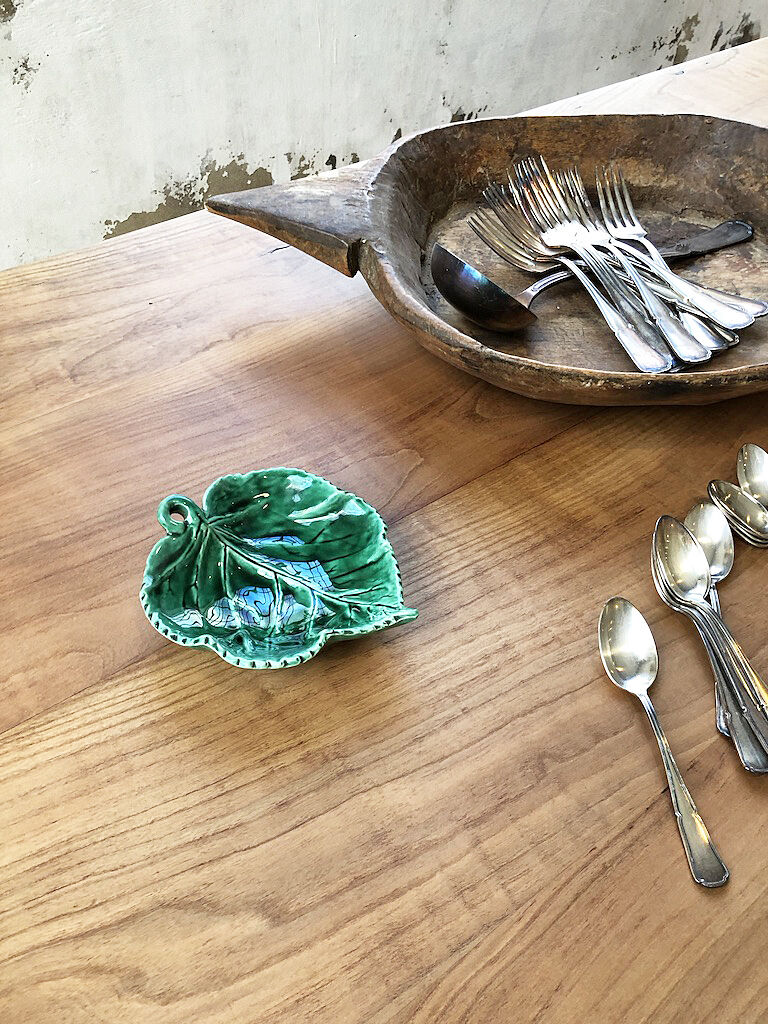 Green ceramic leaf cup