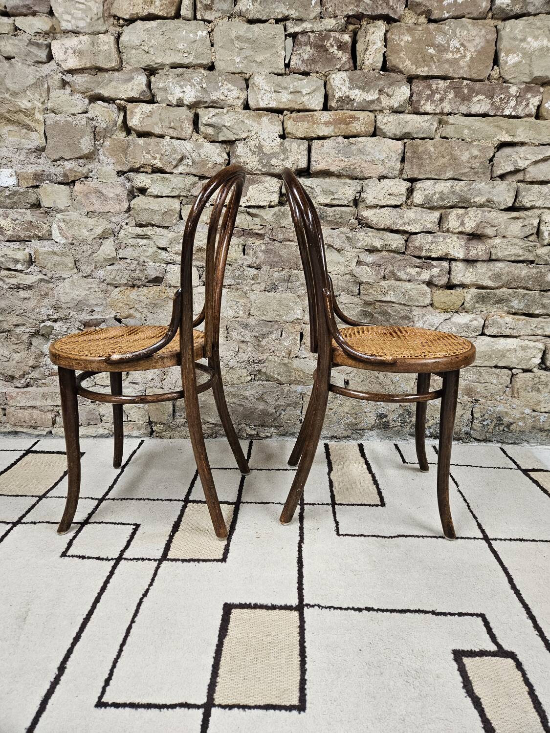 Pair of Thonet austria Nr 18 curved wood bistro chairs