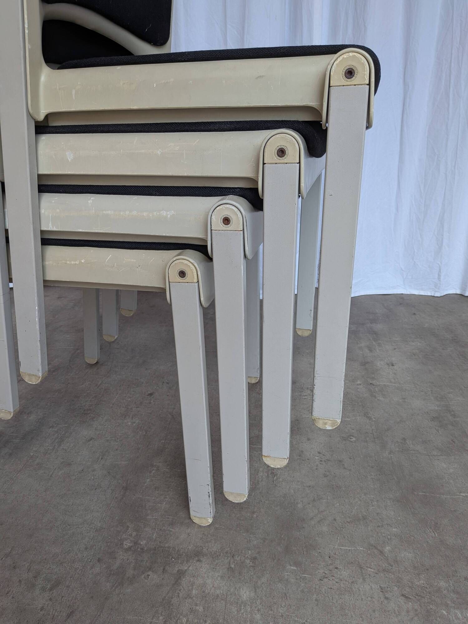 Set of 4 Vintage Aeon Mondial Stackable Chair / Dutch Postmodern Dining Cha