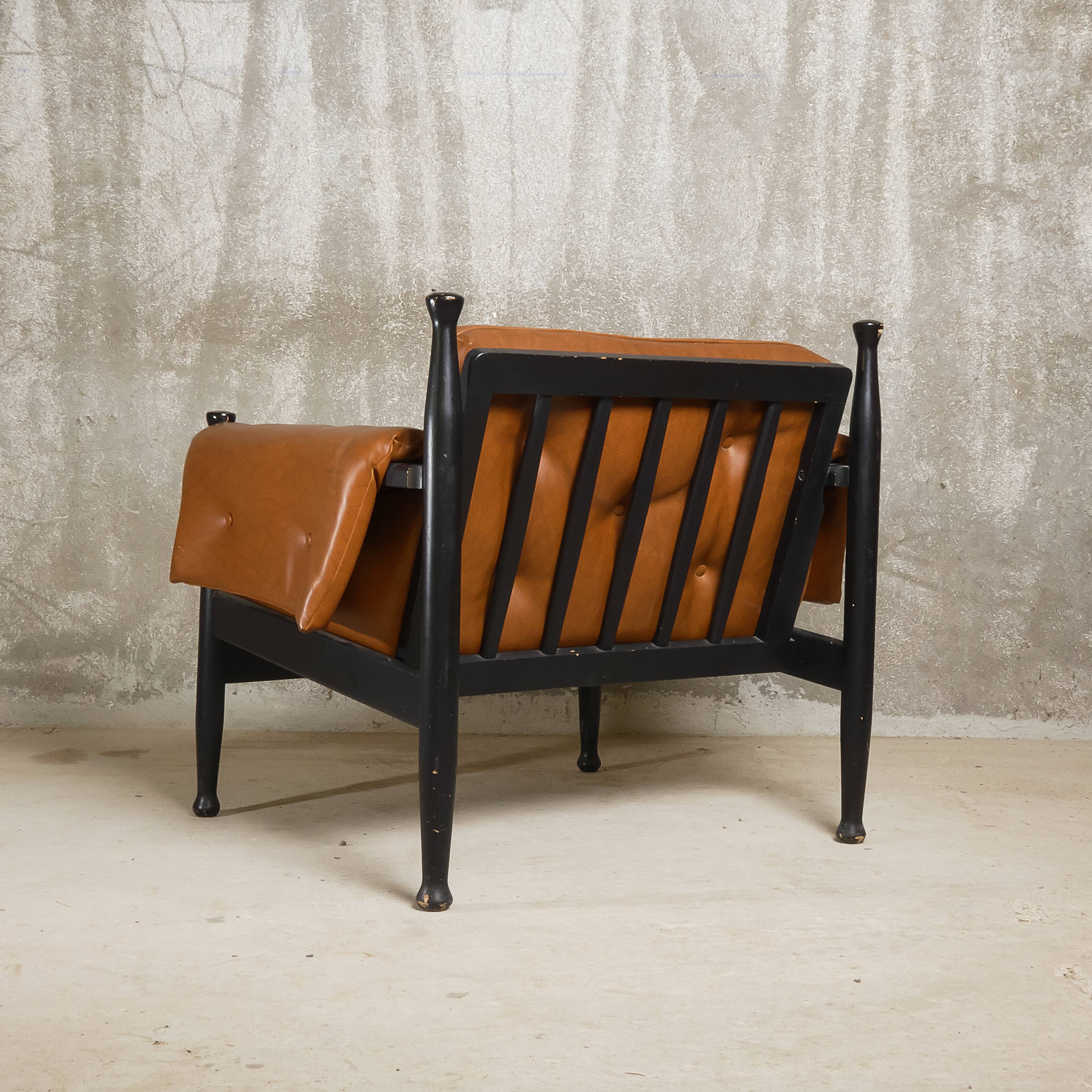 c. 1970 - Pair of lounge chairs in lacquered beech and cognac leather - France