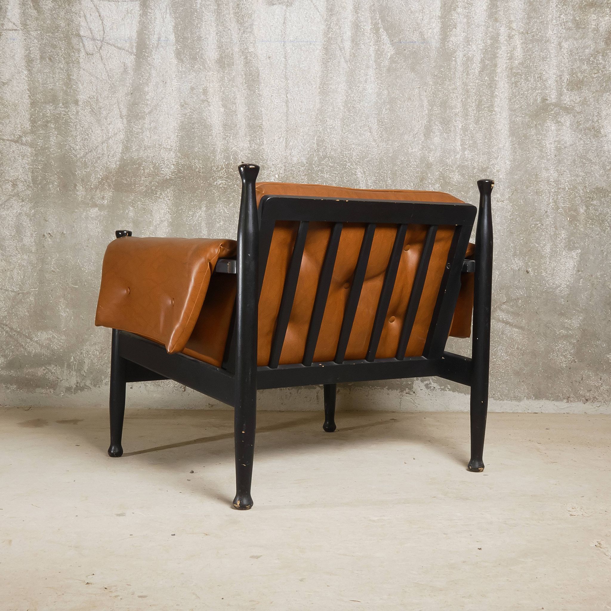 c. 1970 - Pair of lounge chairs in lacquered beech and cognac leather - France