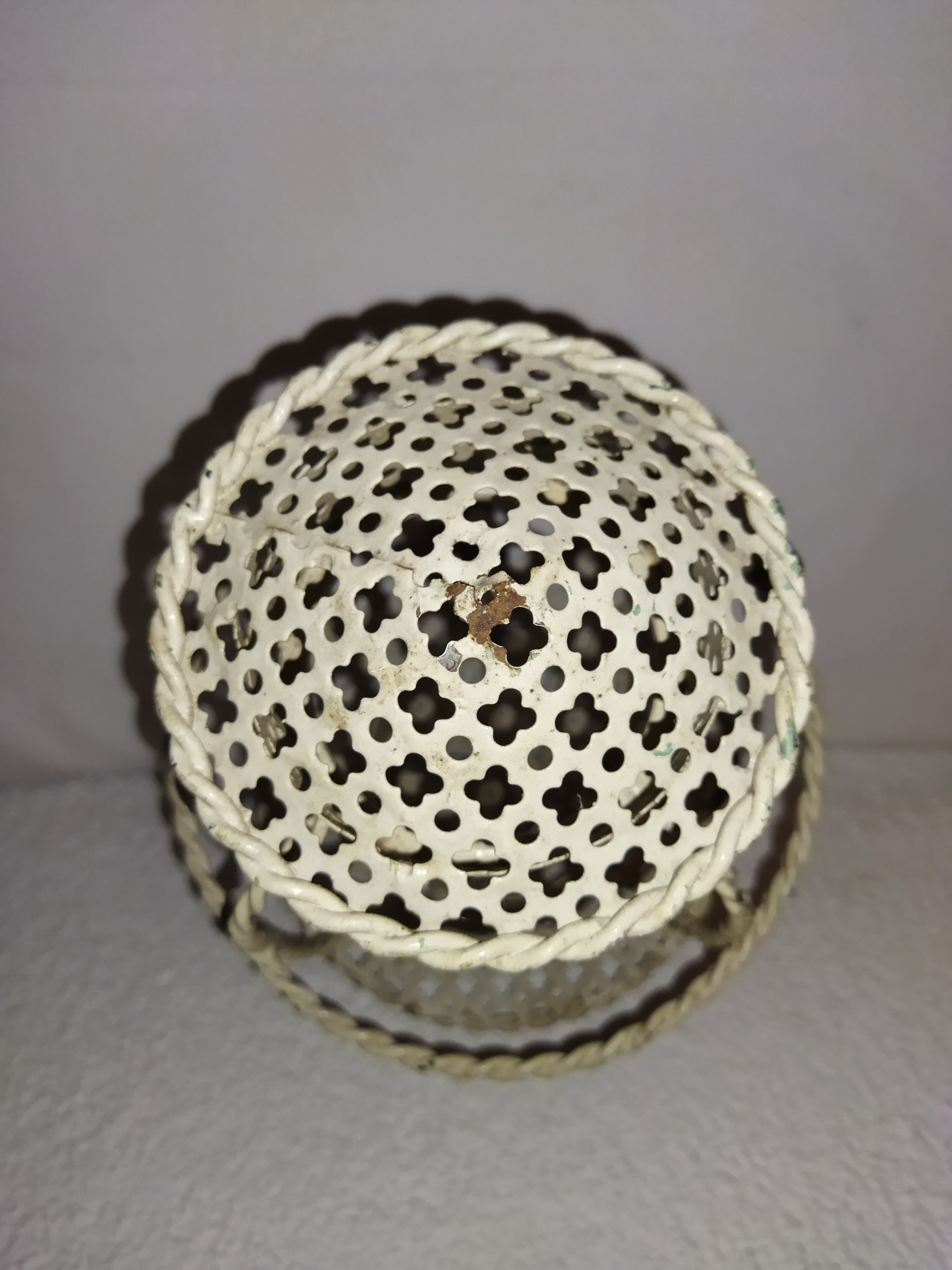 Applique double en tôle perforée et laiton 1950