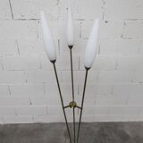 Lampadaire à 3 branches de 1960 laiton doré, fonte et opalines