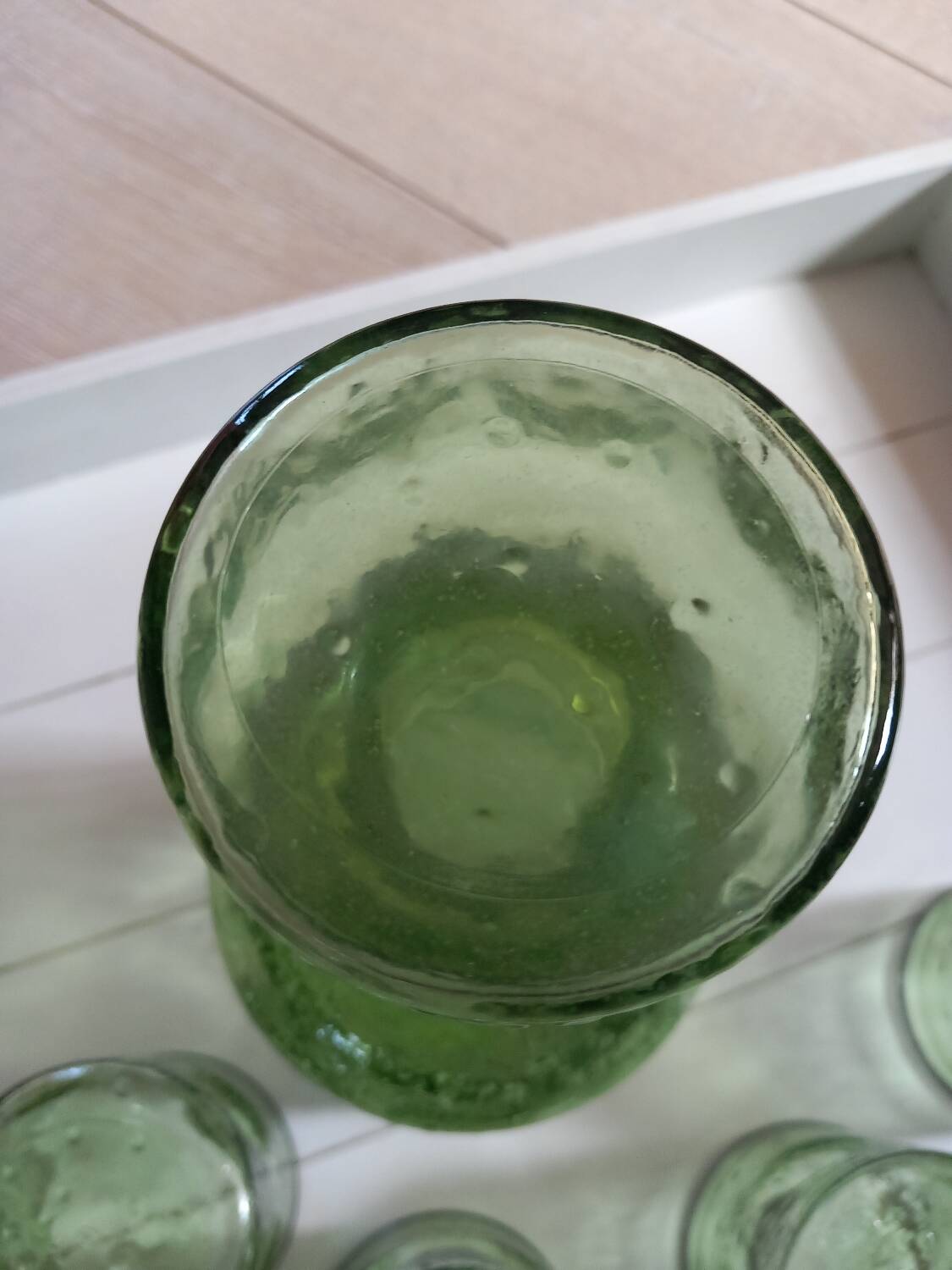 Carafe and 8 old glasses in bubble molded glass