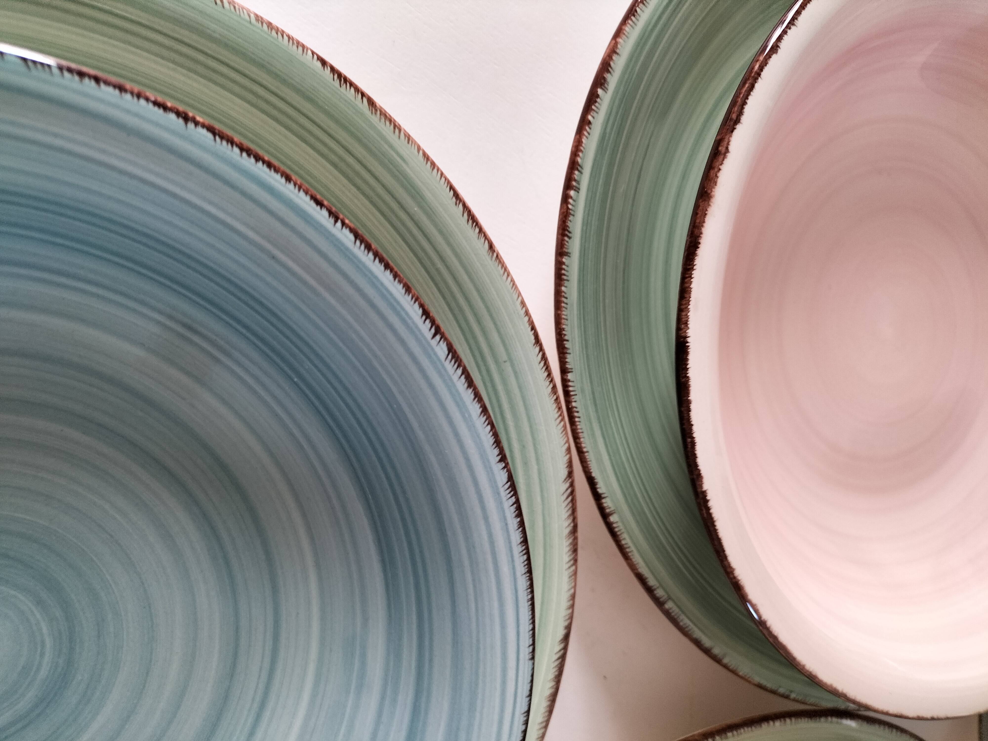 Set of 7 vintage flat and deep plates