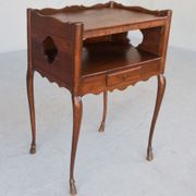 Chevet de style Louis XV en noyer époque XIXème