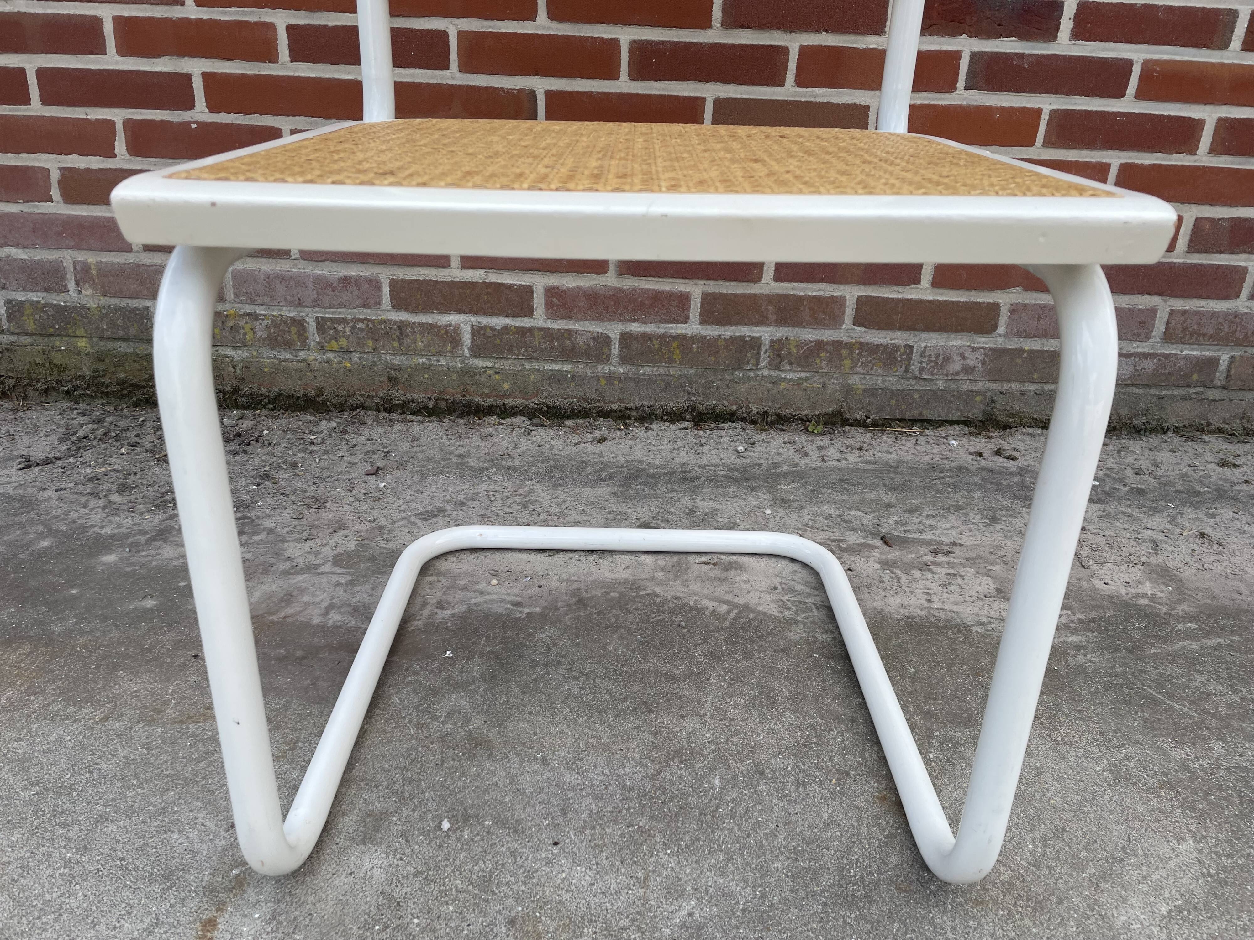 Set of 4 Cesca b32 model chairs in white