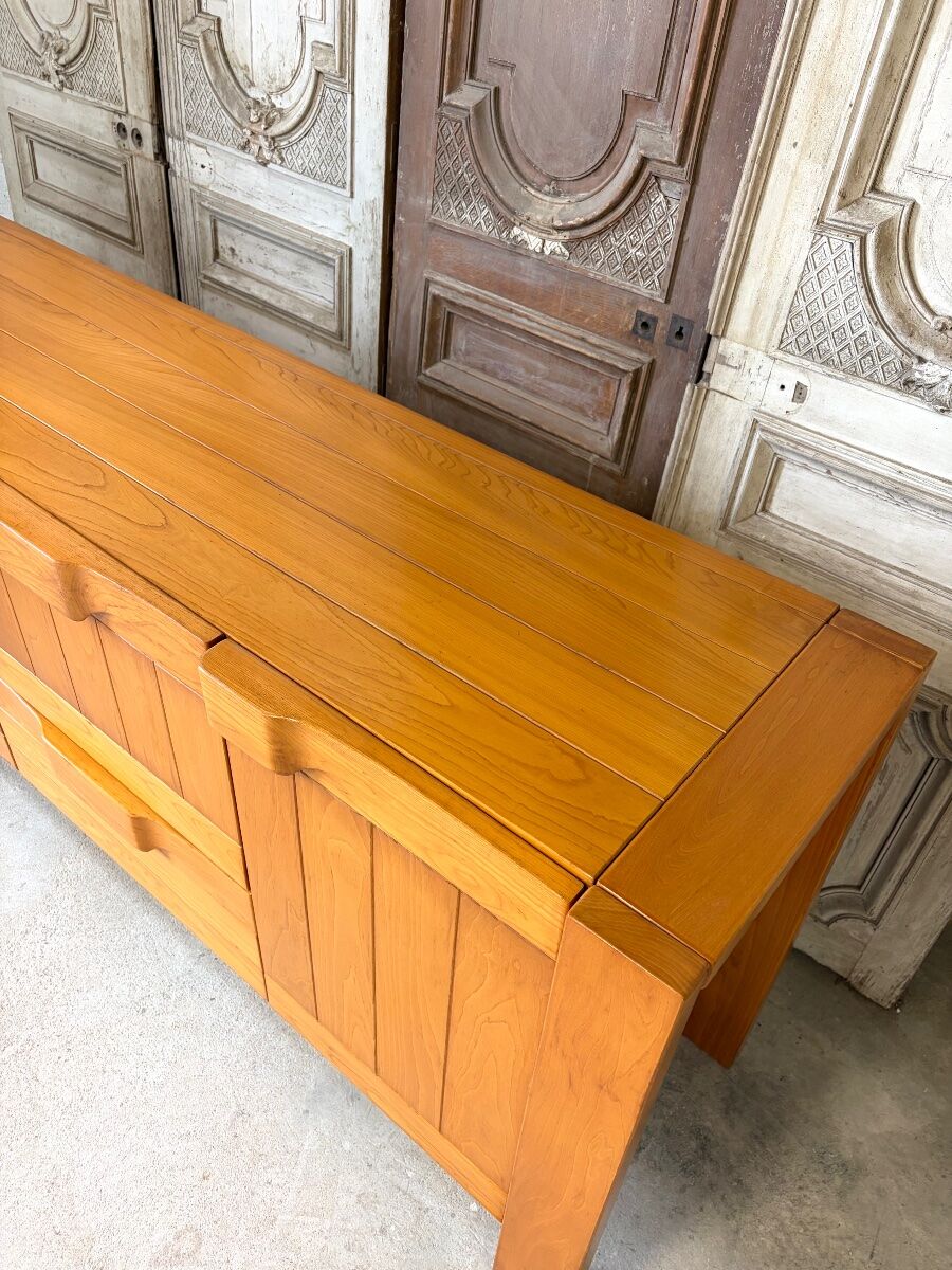 Enfilade en orme massif circa 1970-80 attribuée à Maison REGAIN