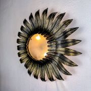 Plafonnier en fer doré à feuillage en rayons de soleil espagnol, années 1960.
