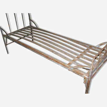 Folding iron military bed