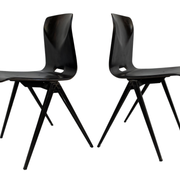 Ensemble de quatre chaises d’école empilables