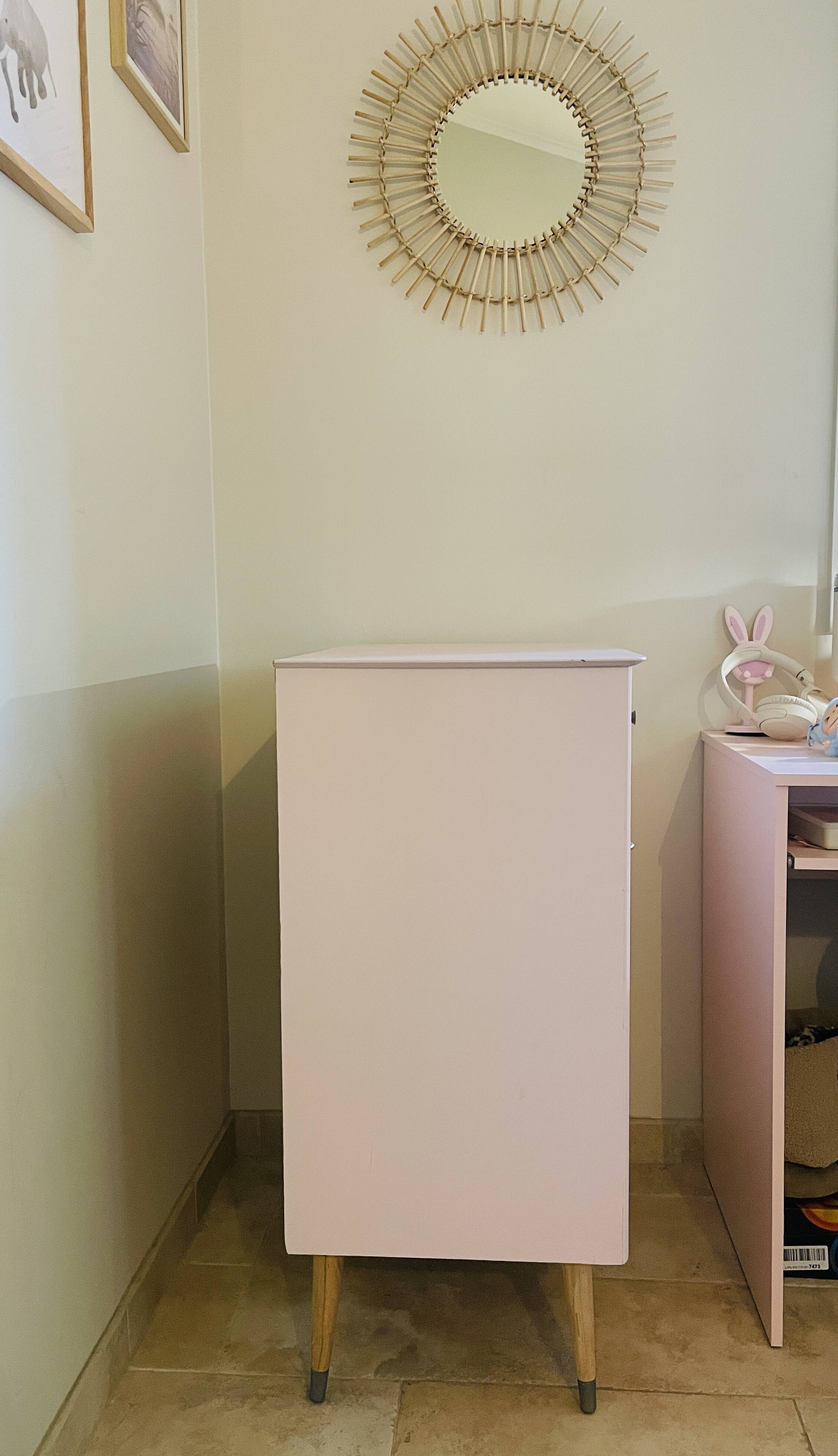 Adorable 1960s commode.