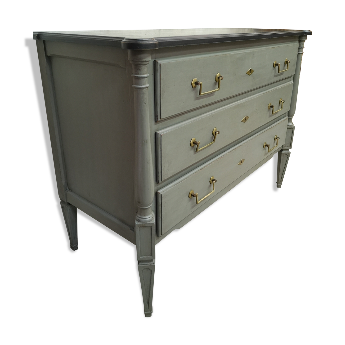 Old-style shabby chic gustavian patina