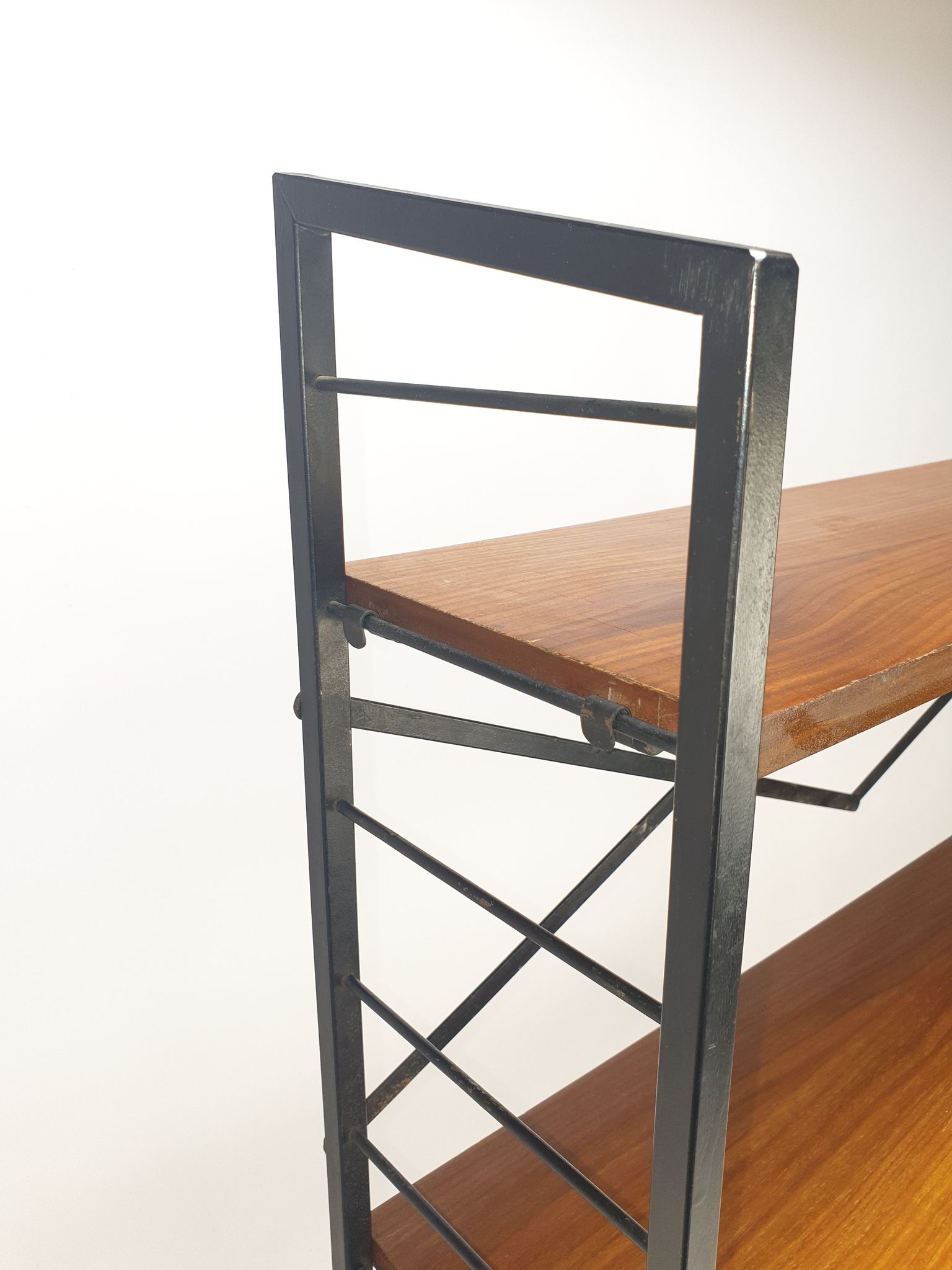 Italian free standing teak shelving unit, 1950