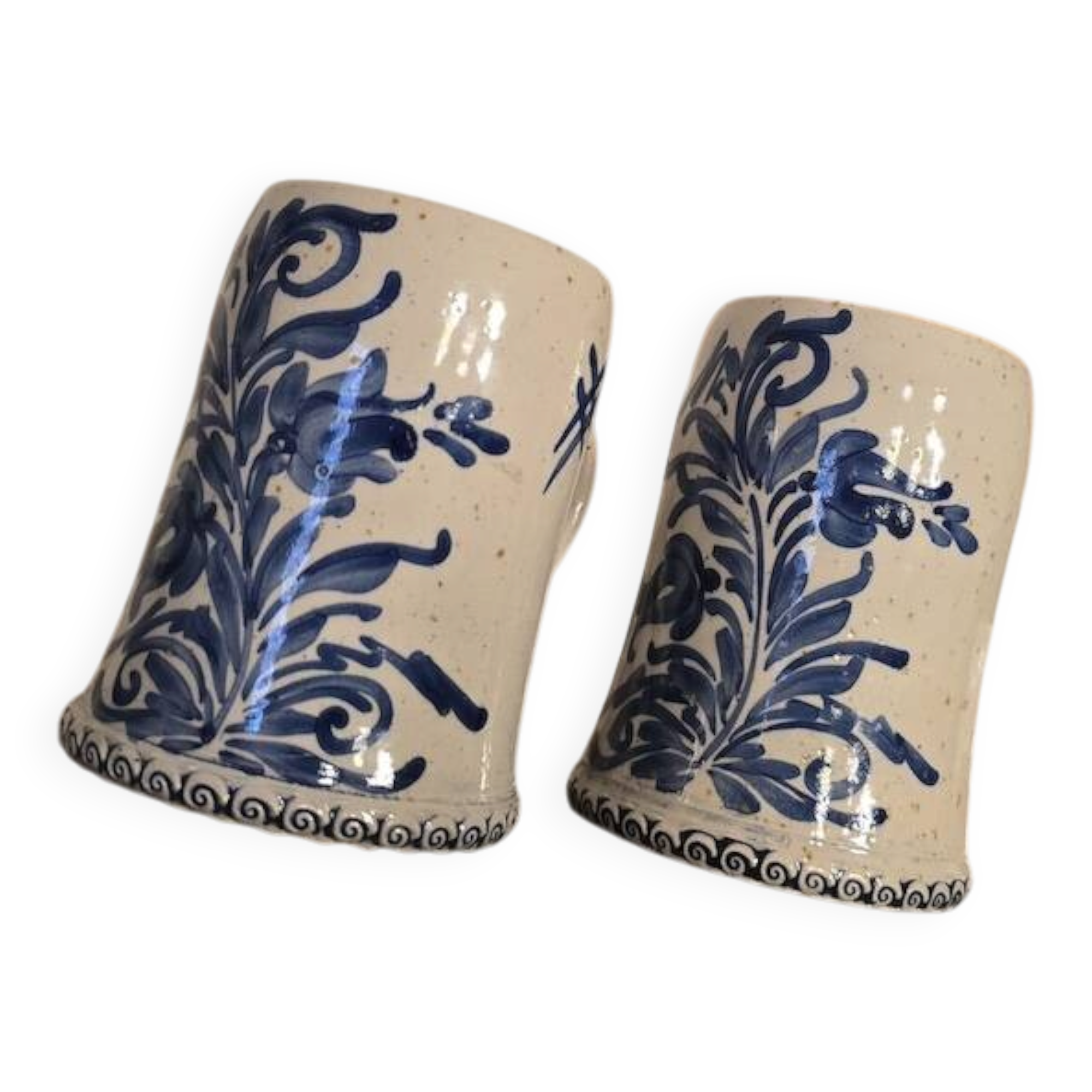 Lot de 2 choppes en grès de Betschdorf – Poterie Graessel – décor floral bl