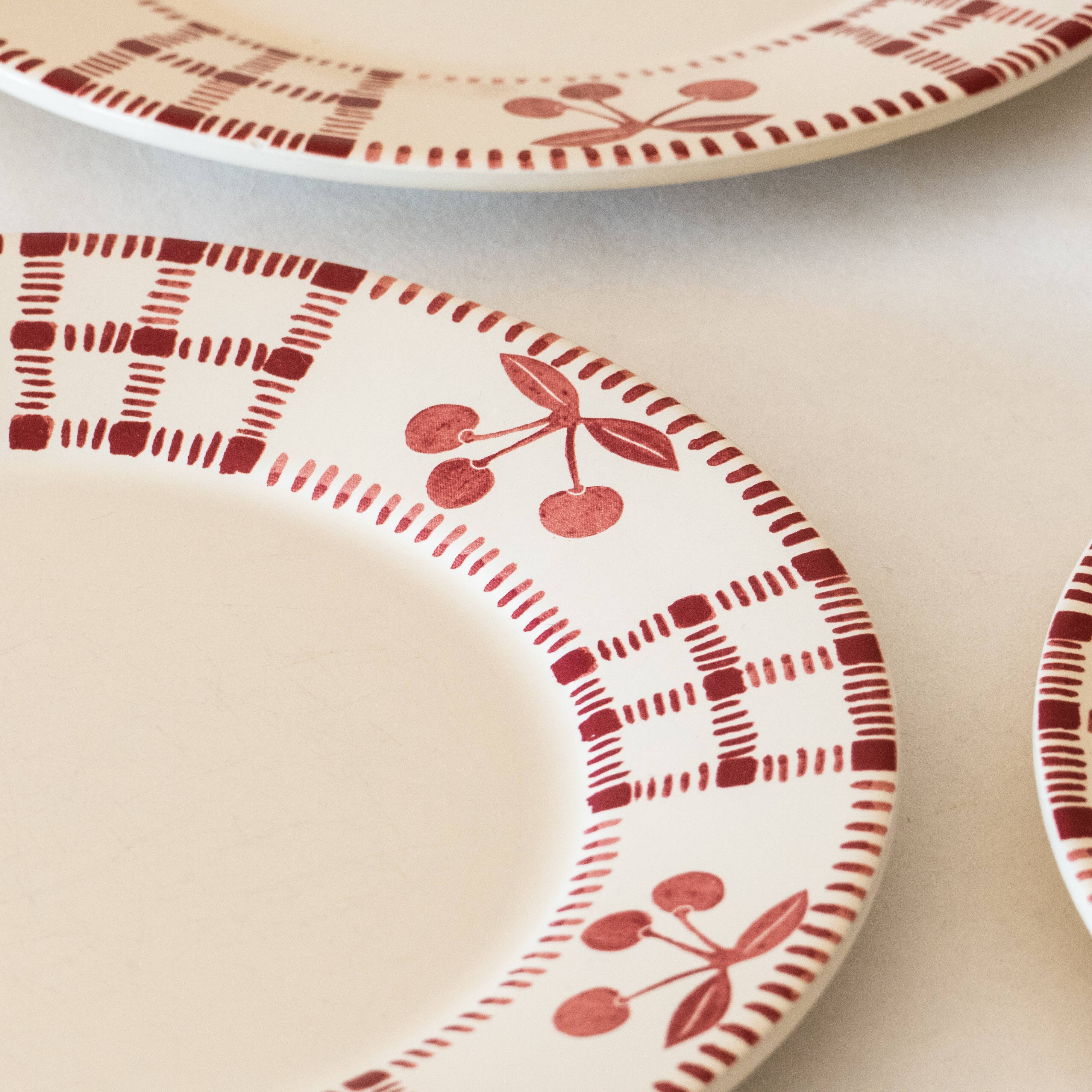 6 assiettes anciennes peintes à la main décor cerise