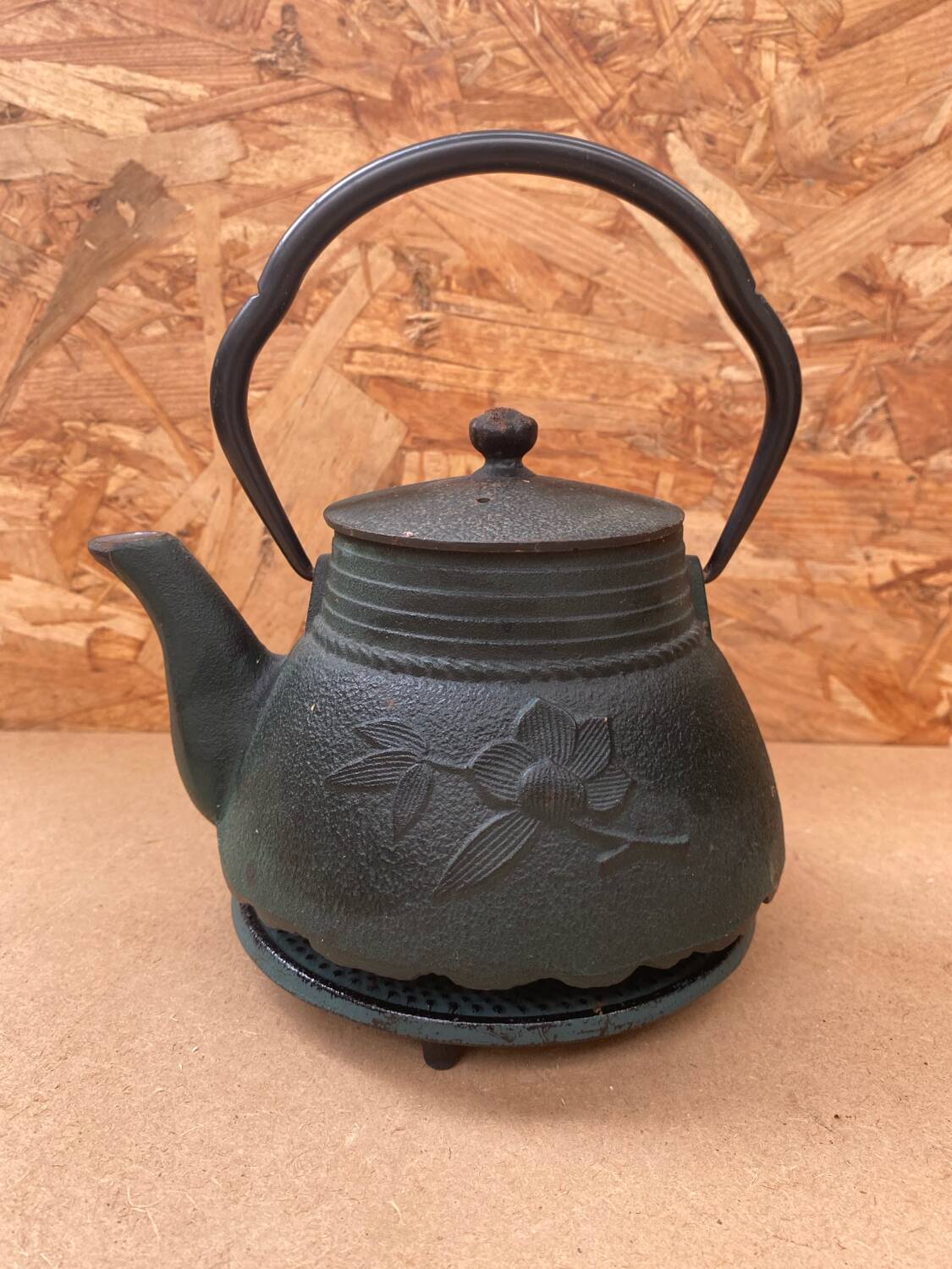 Antique japanese green cast iron teapot flower decor + vintage stand