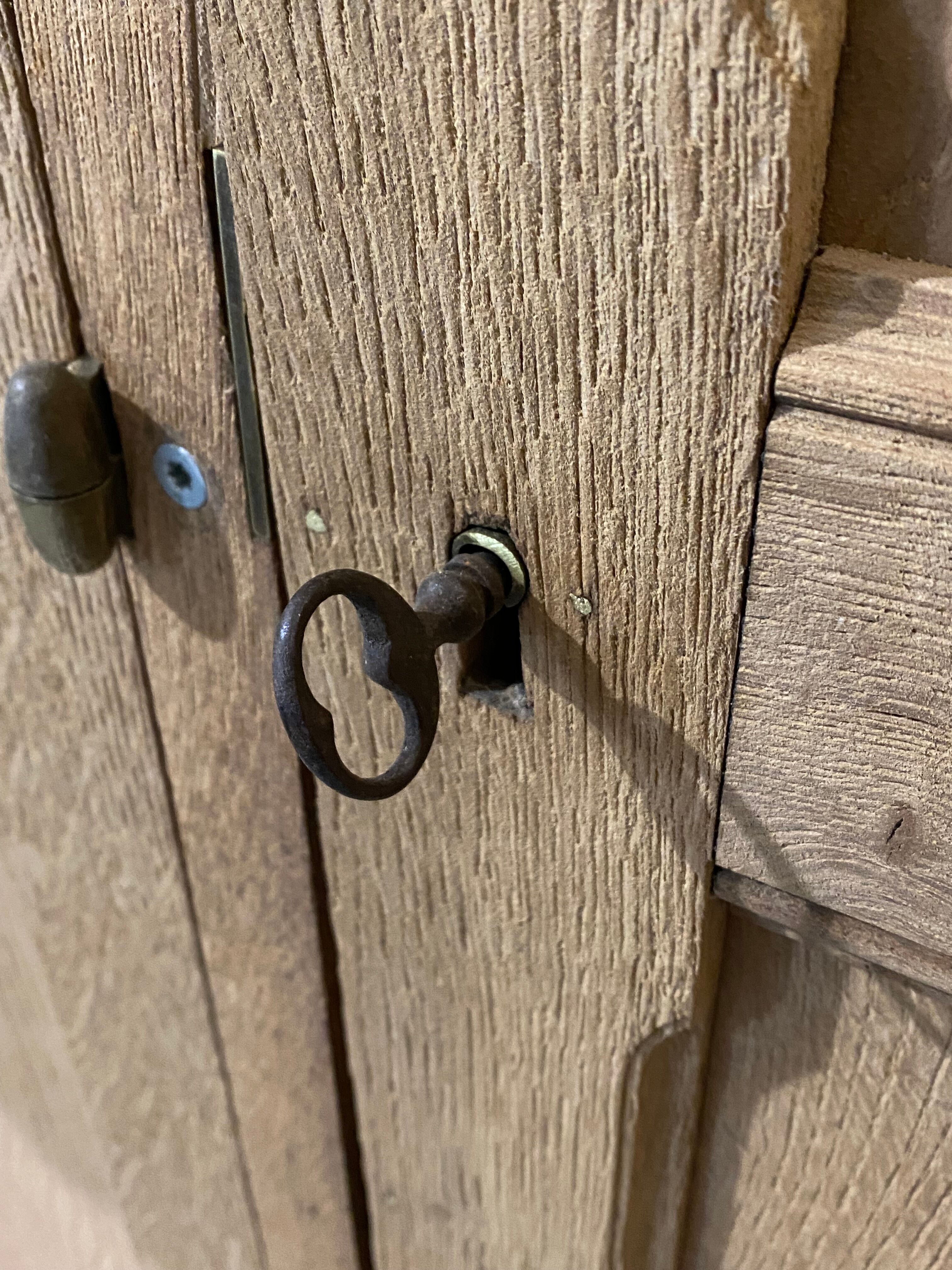 Solid oak 2-door locker