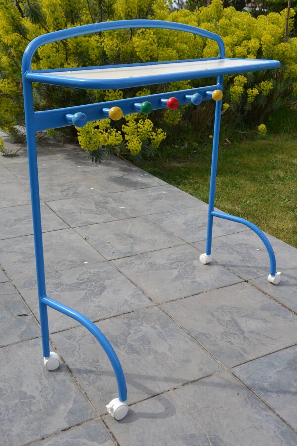 Etagère et patères d'école sur roulettes