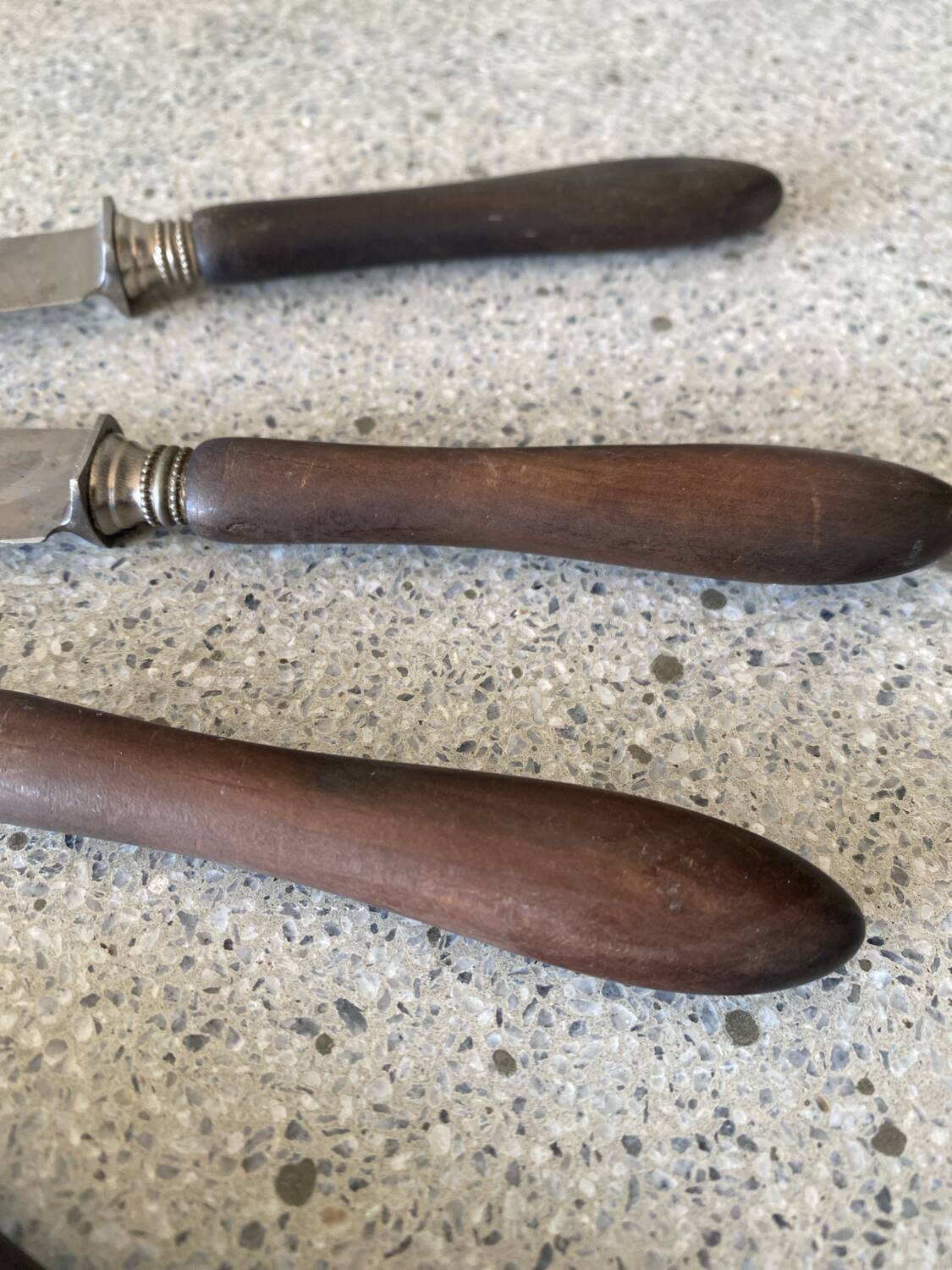 4 couteaux bois d’ébène monogramme MF