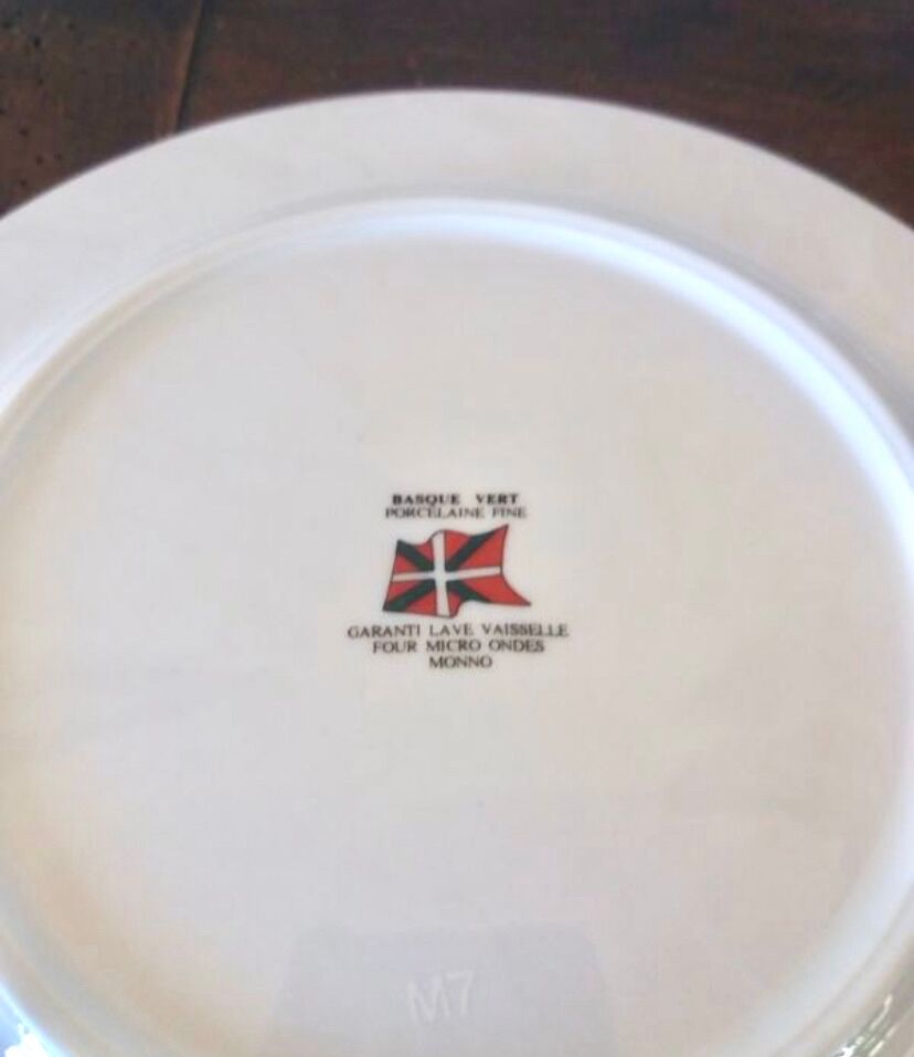 5 beautiful Basque dessert plates