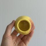Salière en forme de poire en céramique jaune