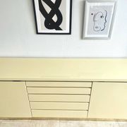 Buffet Jean-Claude Mahey in beige lacquer and brass – circa 1970