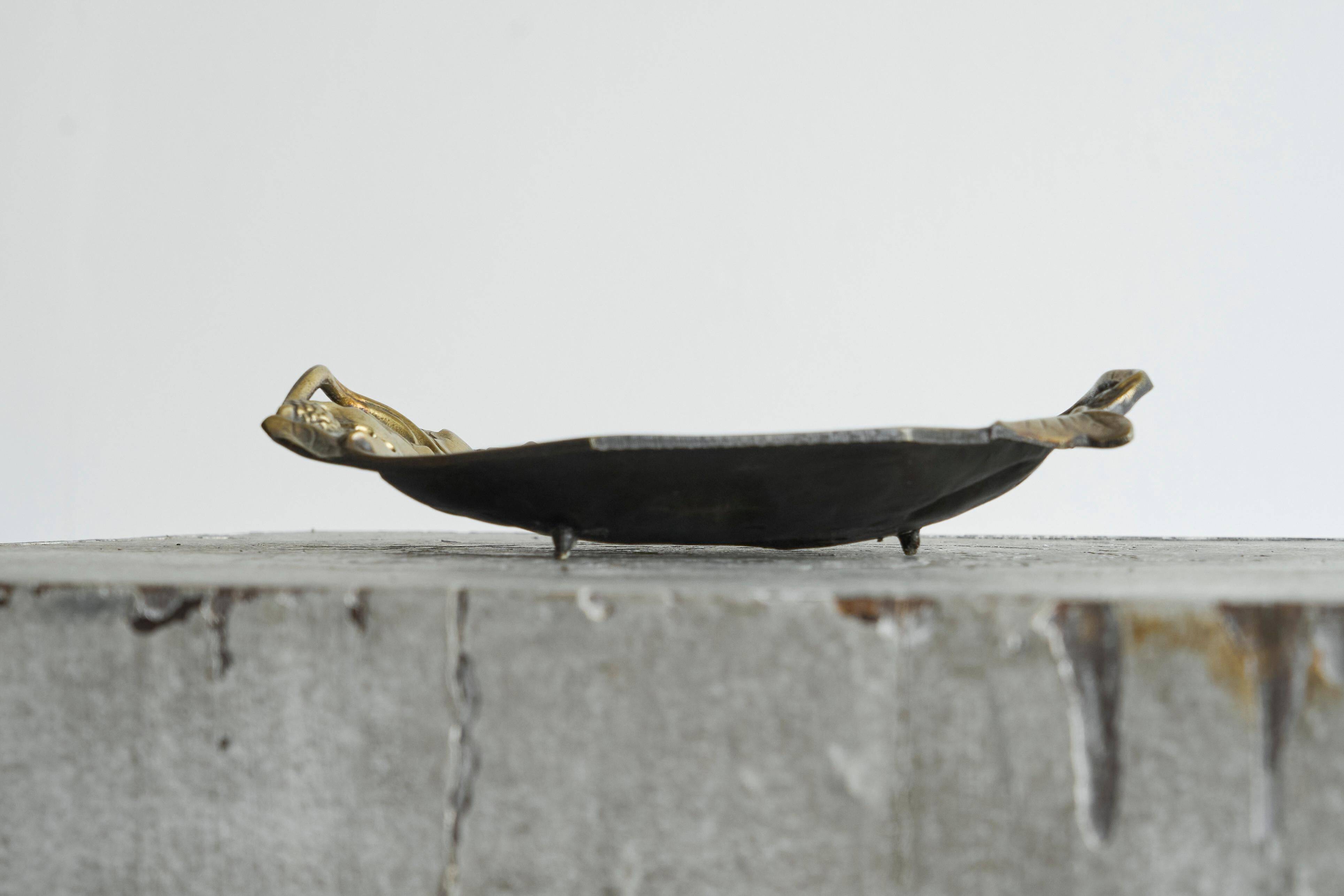 Art Deco leaf-shaped catchall in solid brass from the 1930s.