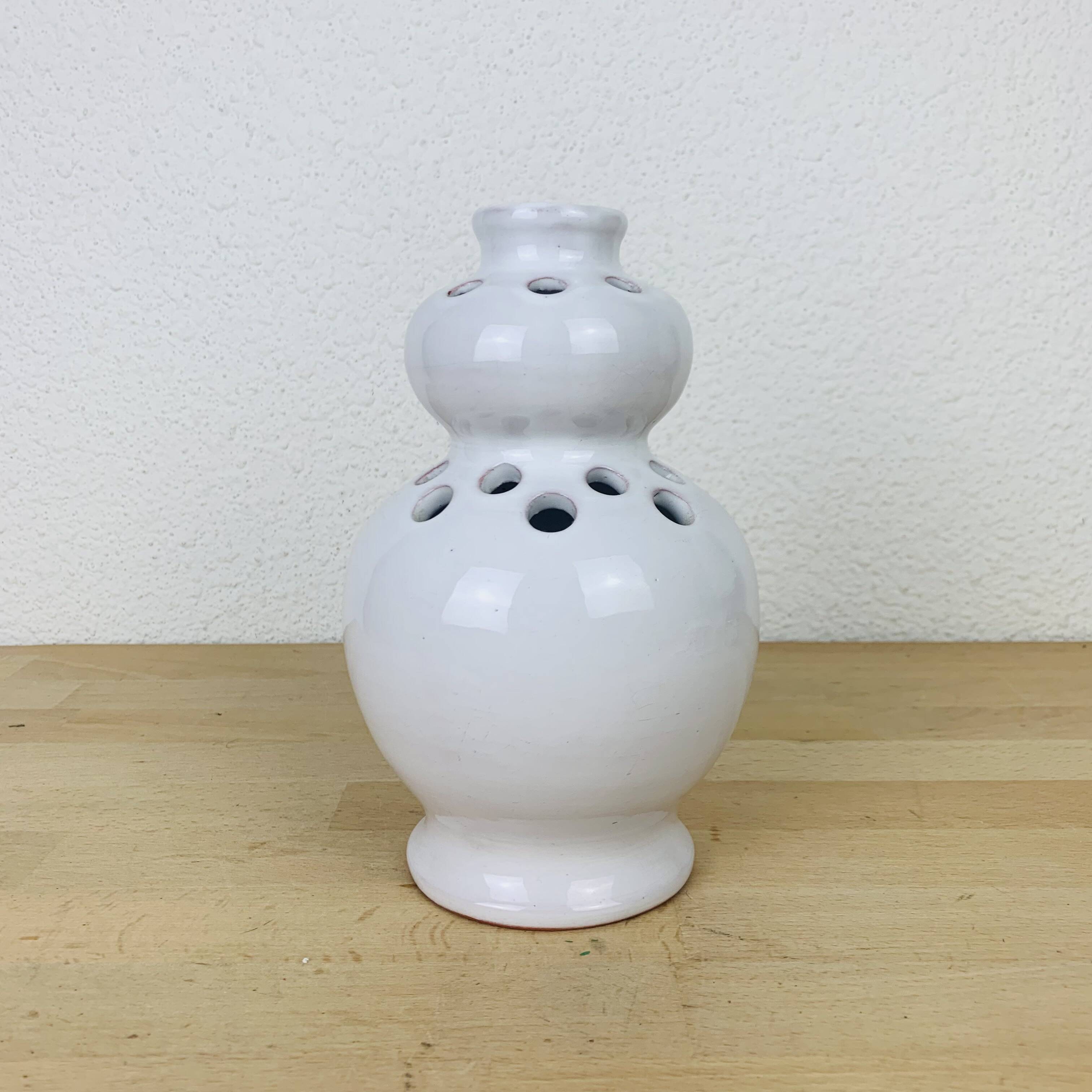 Vase with white ceramic flowers