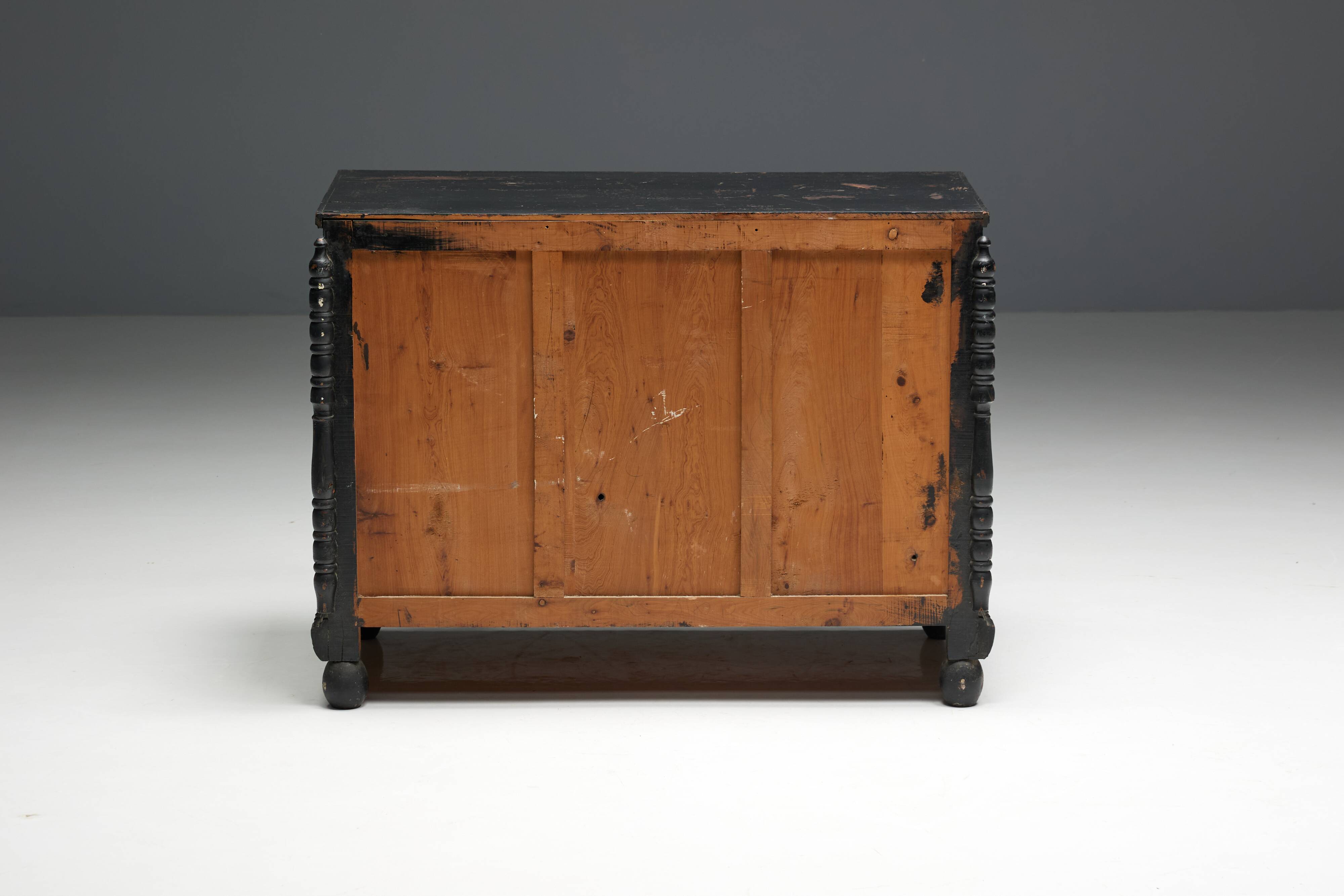 Commode à Tiroirs en Chêne Sculpté à la Main, France, 18ème Siècle
