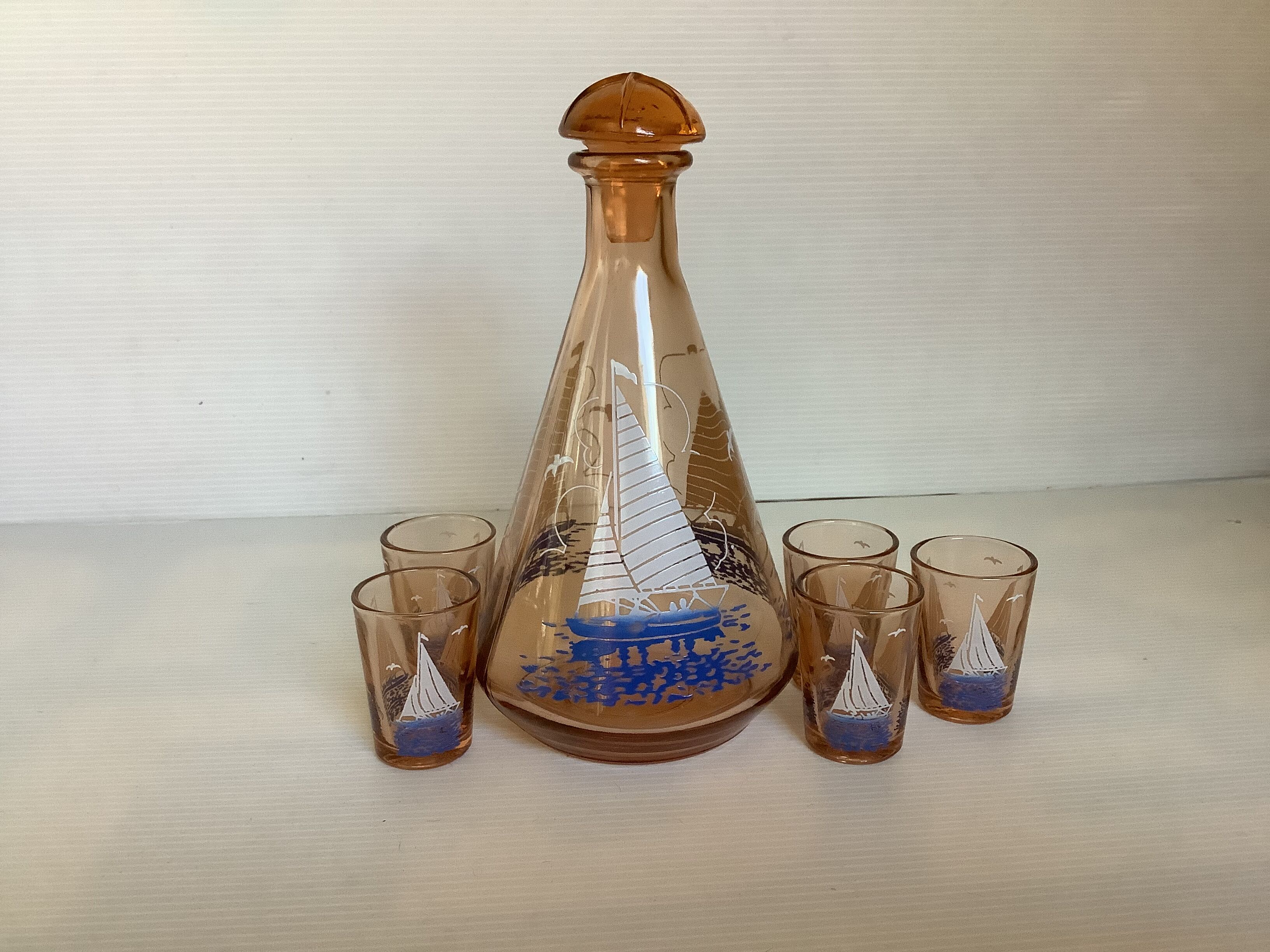 Old sailing decanter and 5 small matching liquor glasses