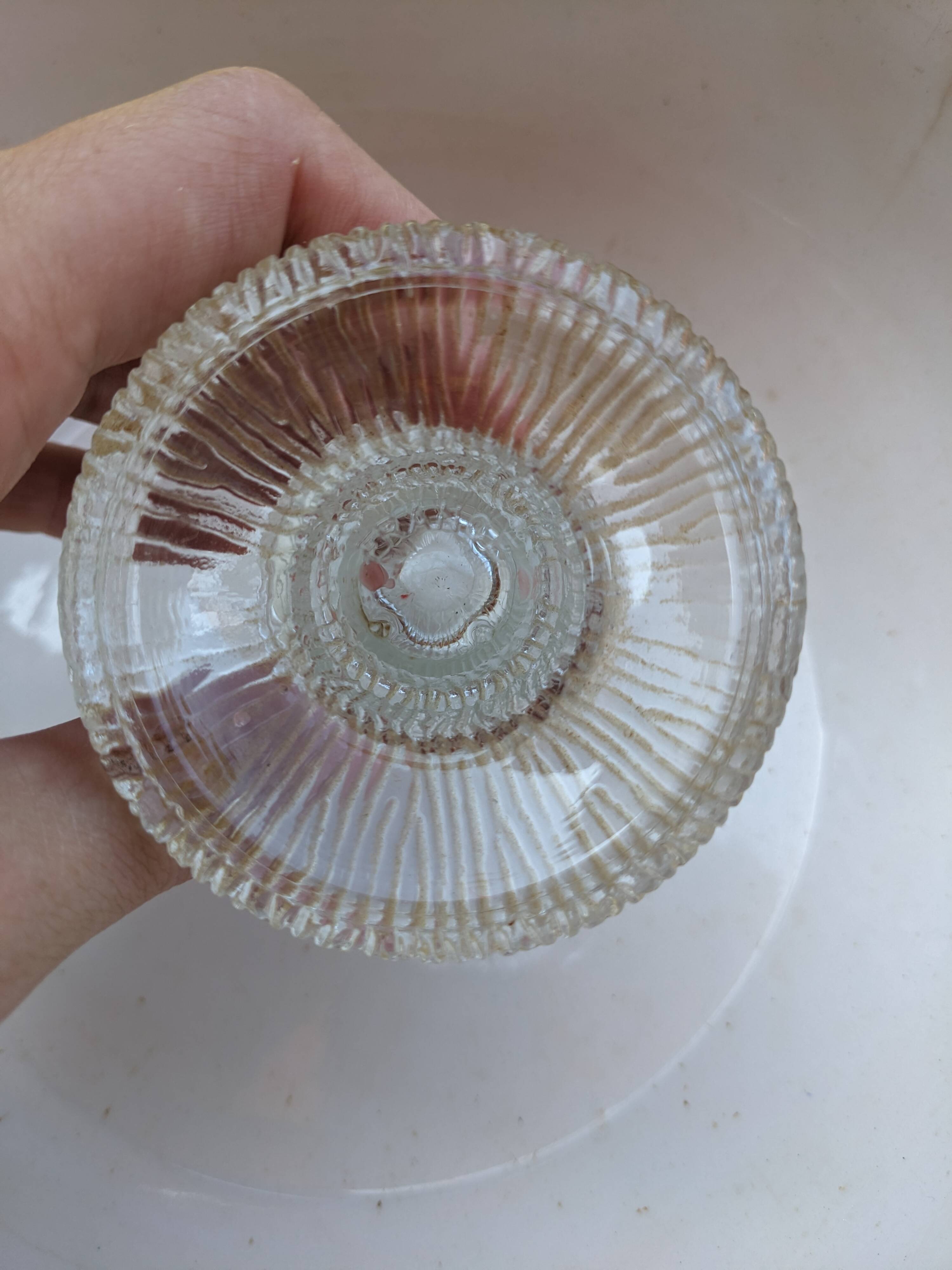 Pair of Luminarc candlesticks in chiseled glass.