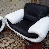 Paire de fauteuils en skai