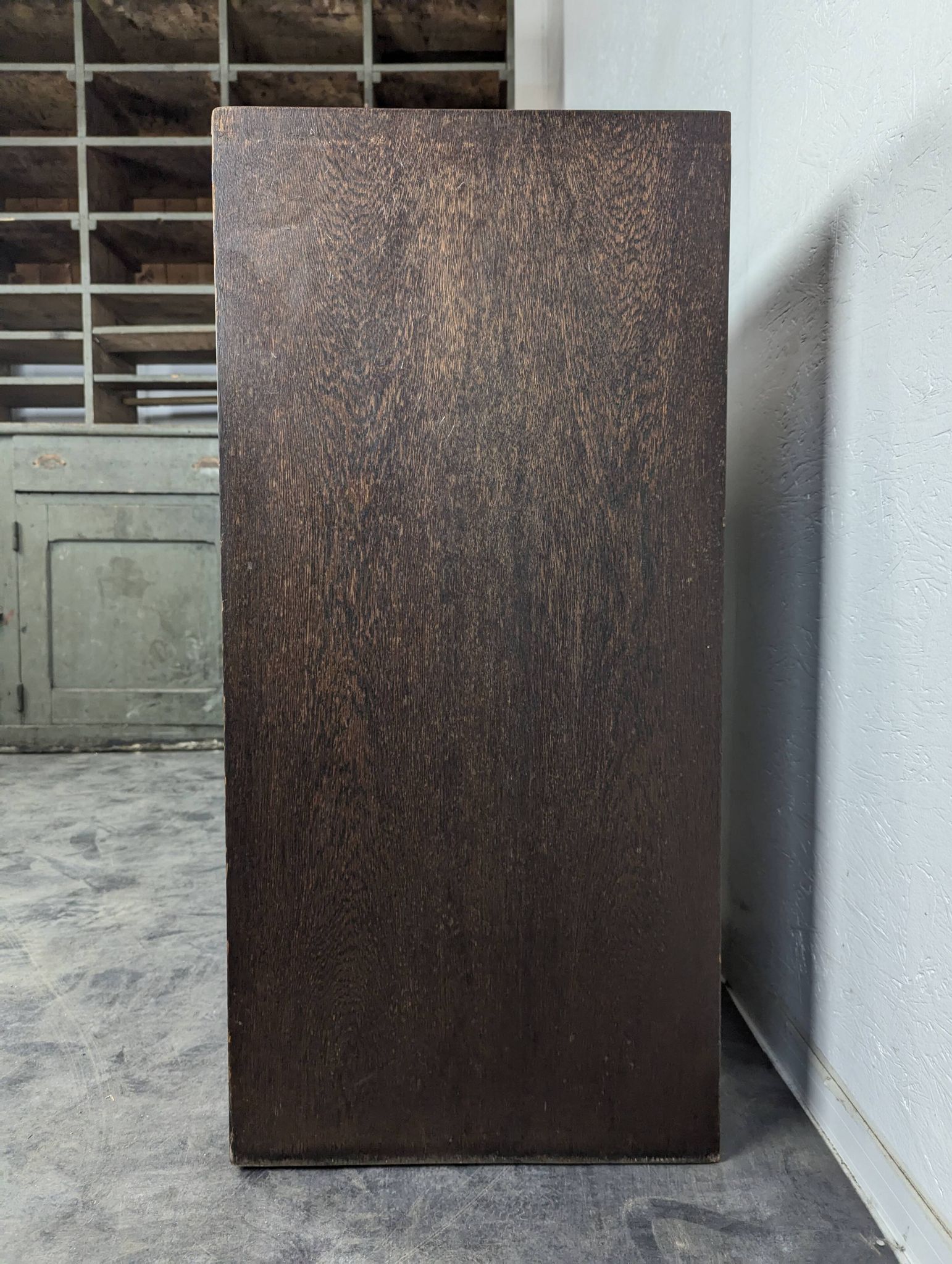 Filing cabinet or roller shutter cabinet
