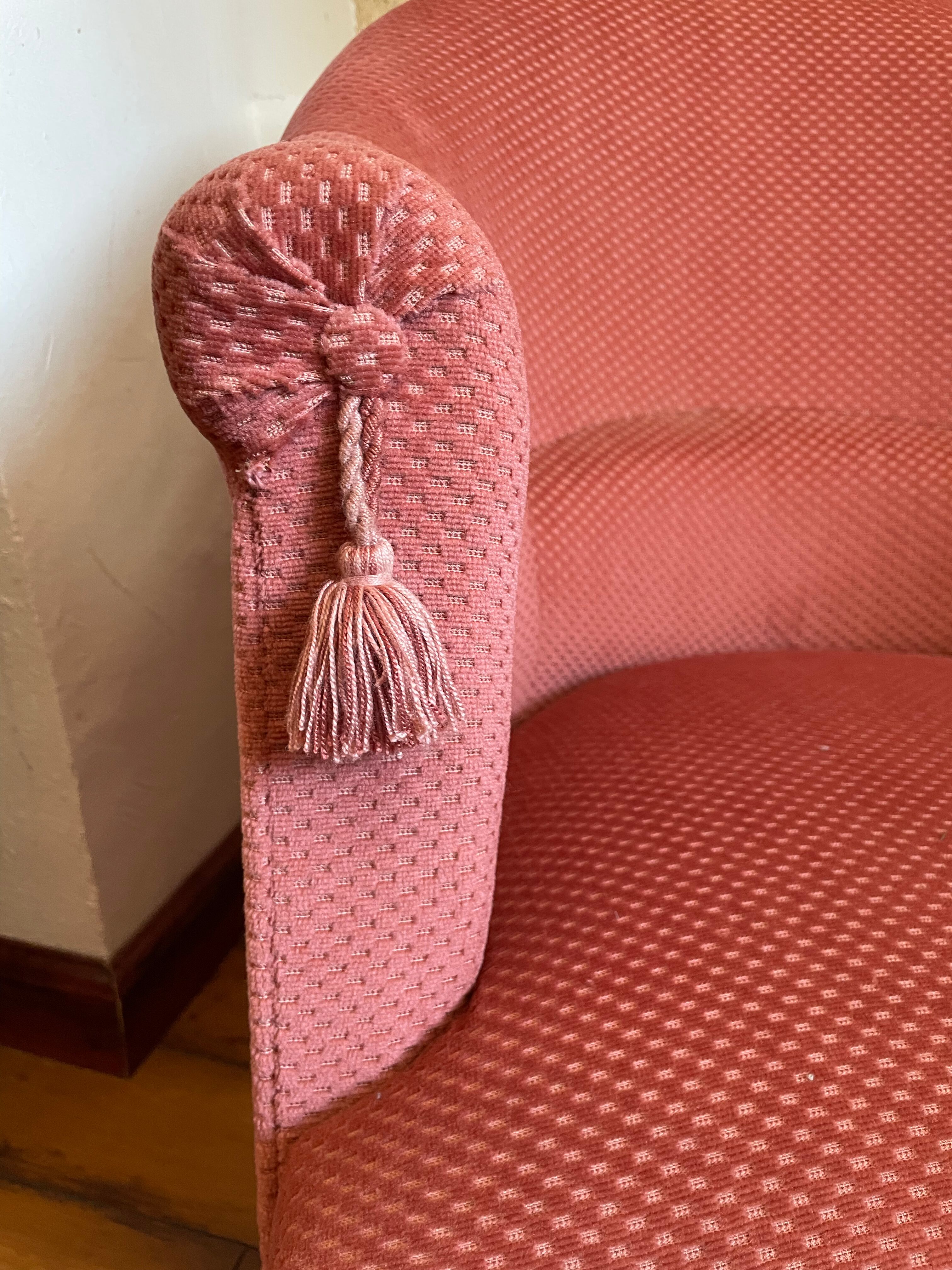 Pink velvet toad armchair