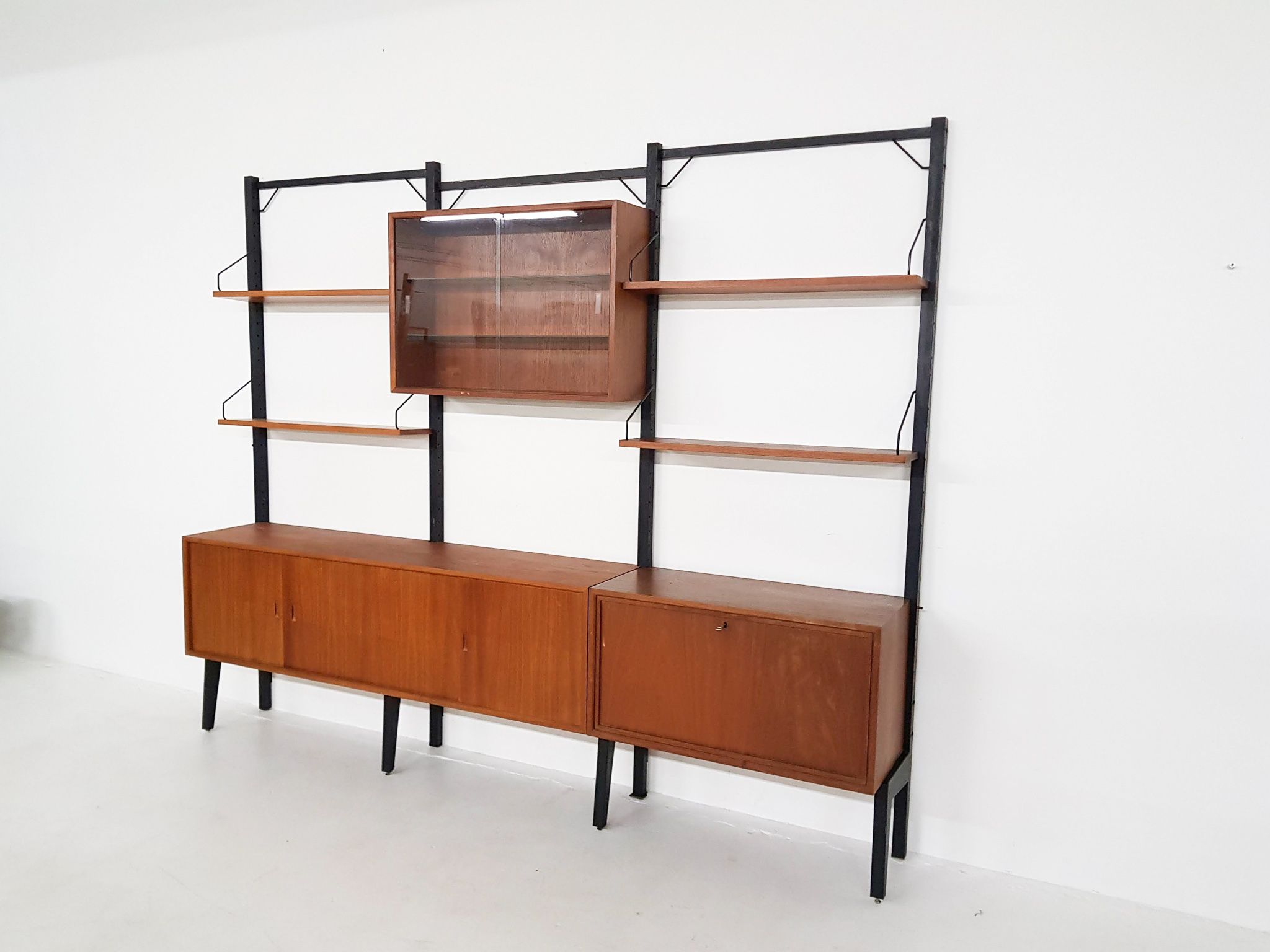 Bibliothèque de Poul Cadovius pour Royal System, Danemark années 1950