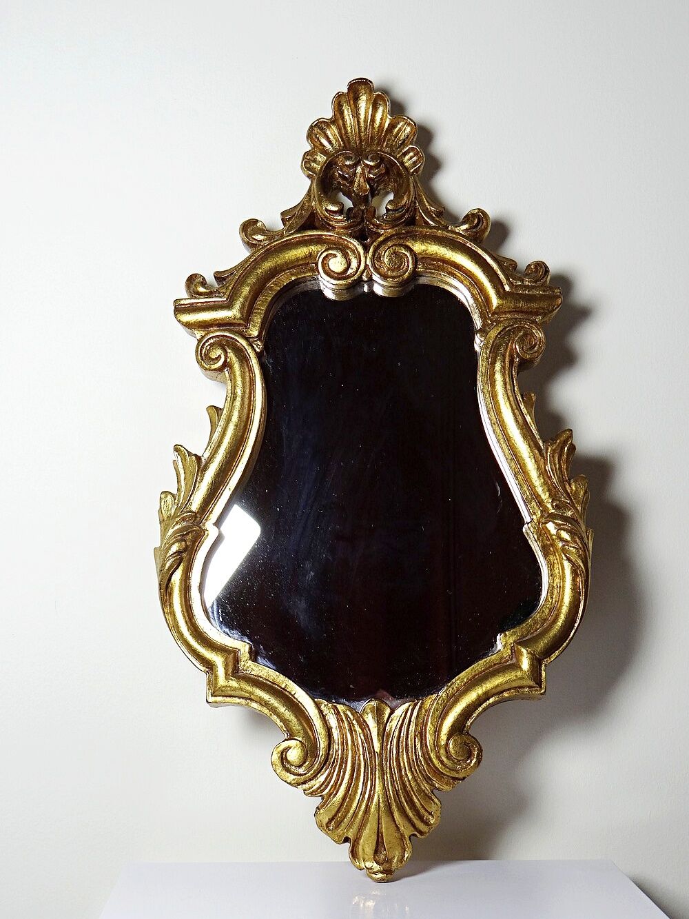 Vintage Rococo wall mirror, gold, Italy, circa 1950-1970, wood and gilded stucco.