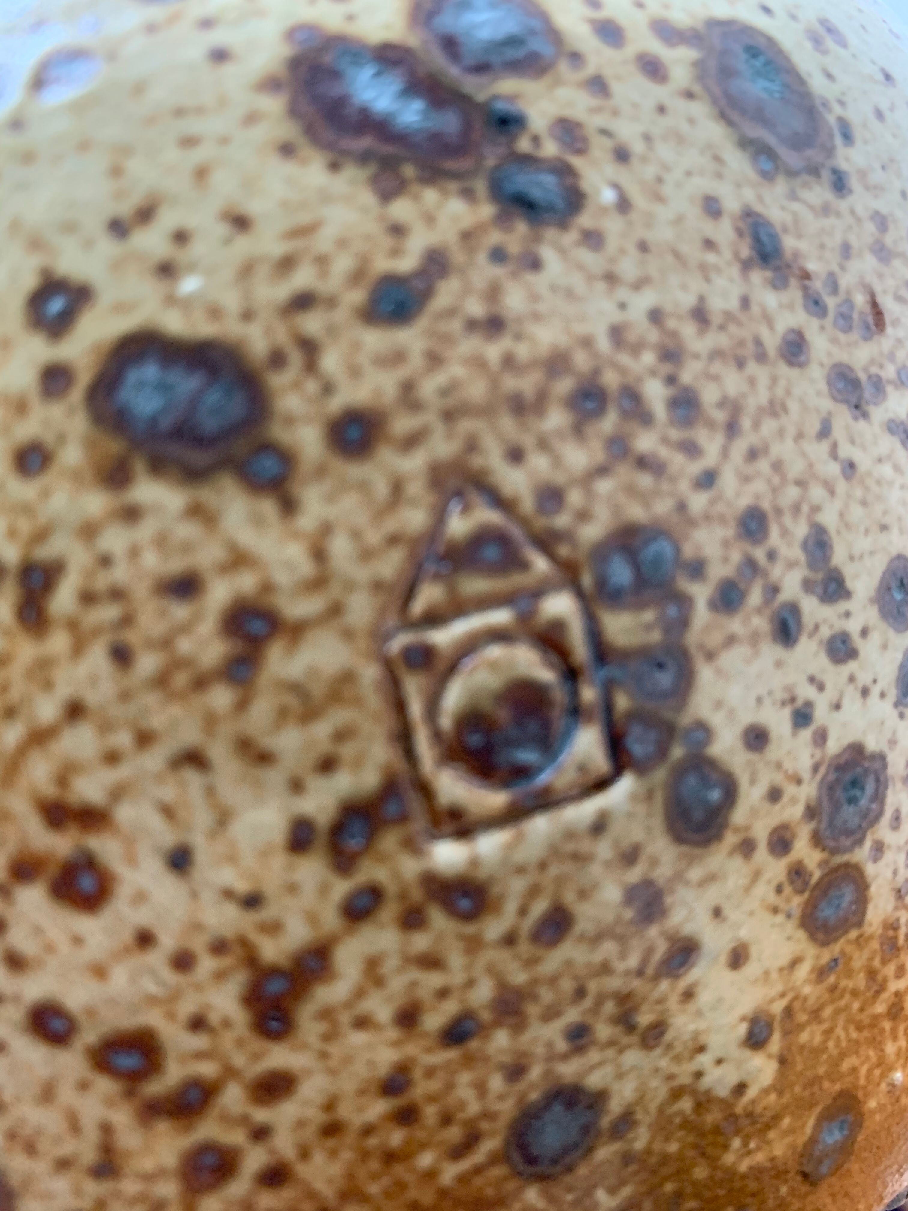 Saladier en grès pyrite signe