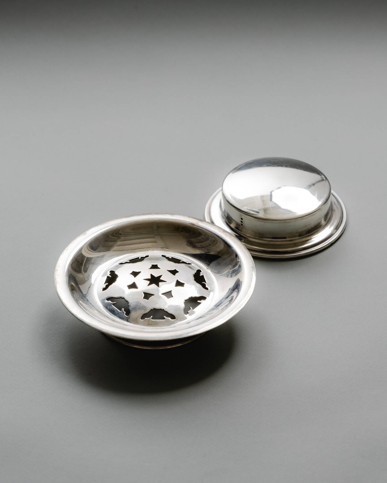 COQUILLOR SILVER-PLATED BUTTER MOLD, 1950s
