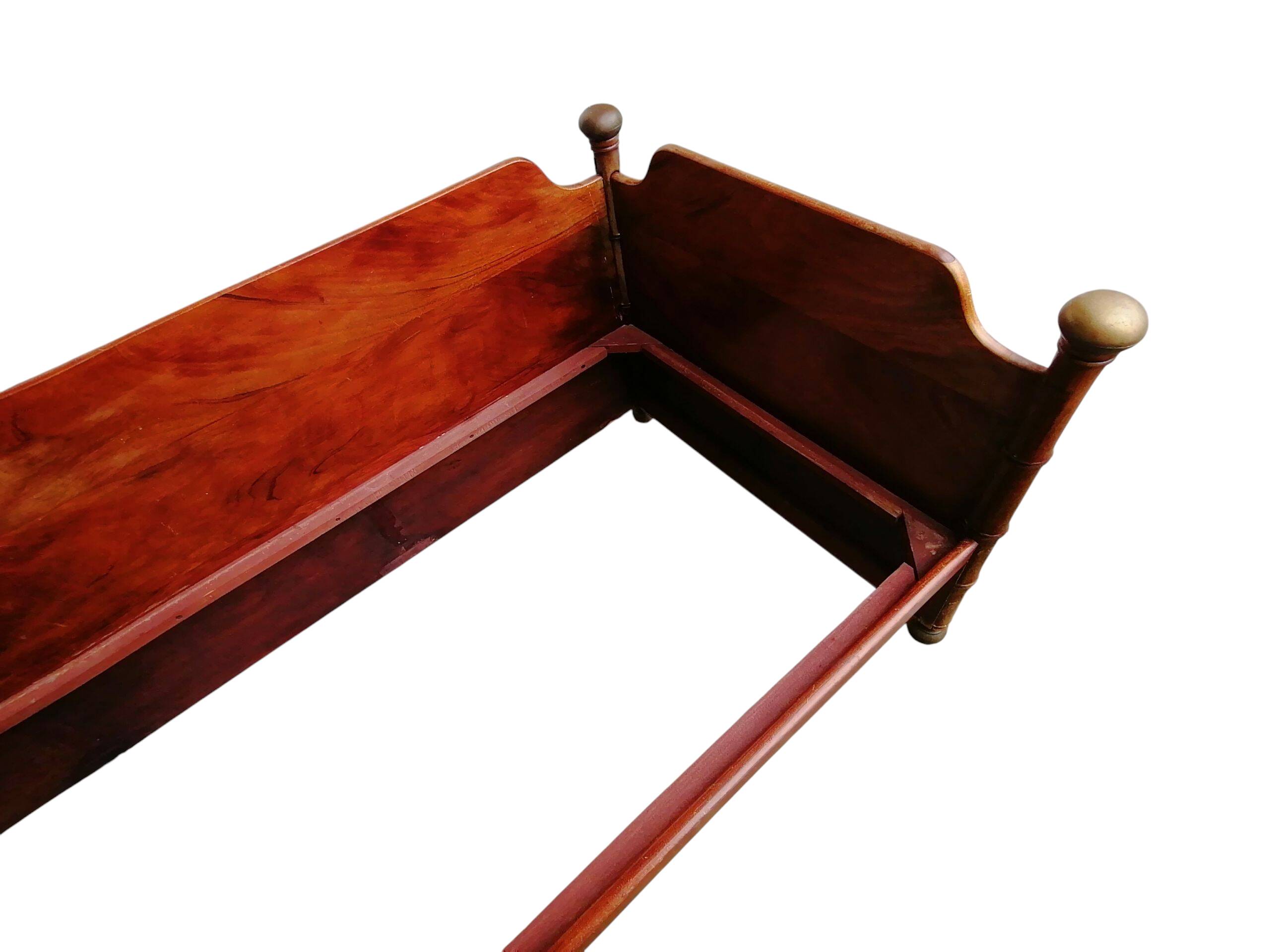 Divano letto in stile nautico in mogano con dettagli in ottone, fine XIX