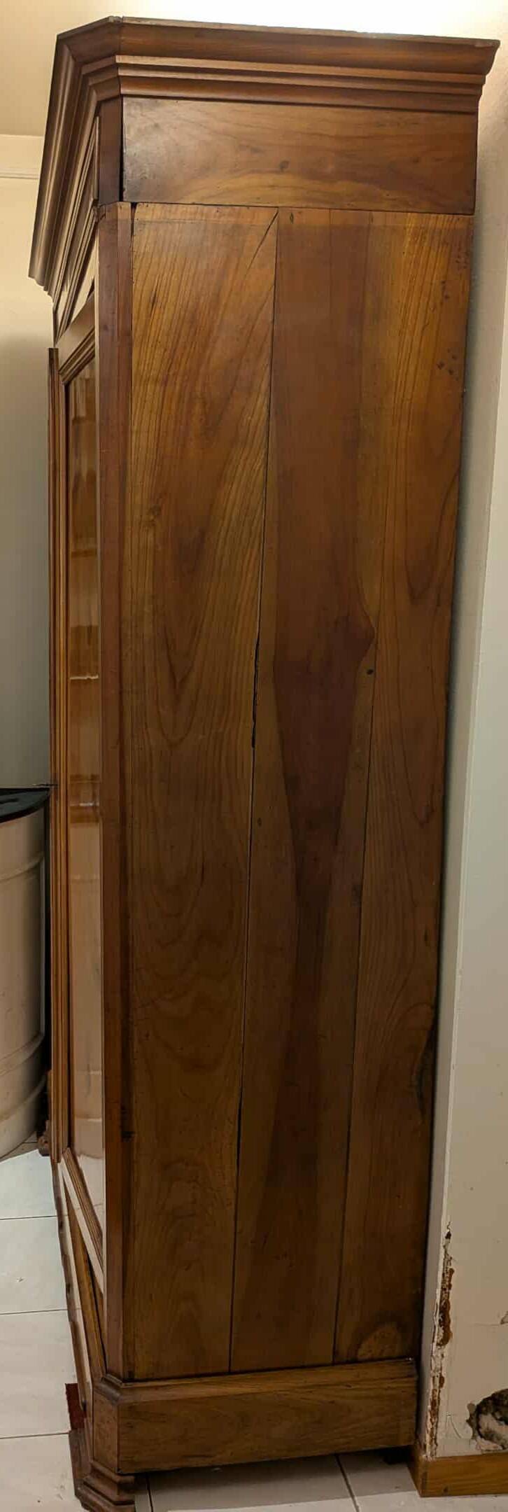 Armoire début XXe en merisier verni