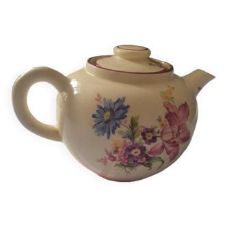 Vintage and flowery teapot salins