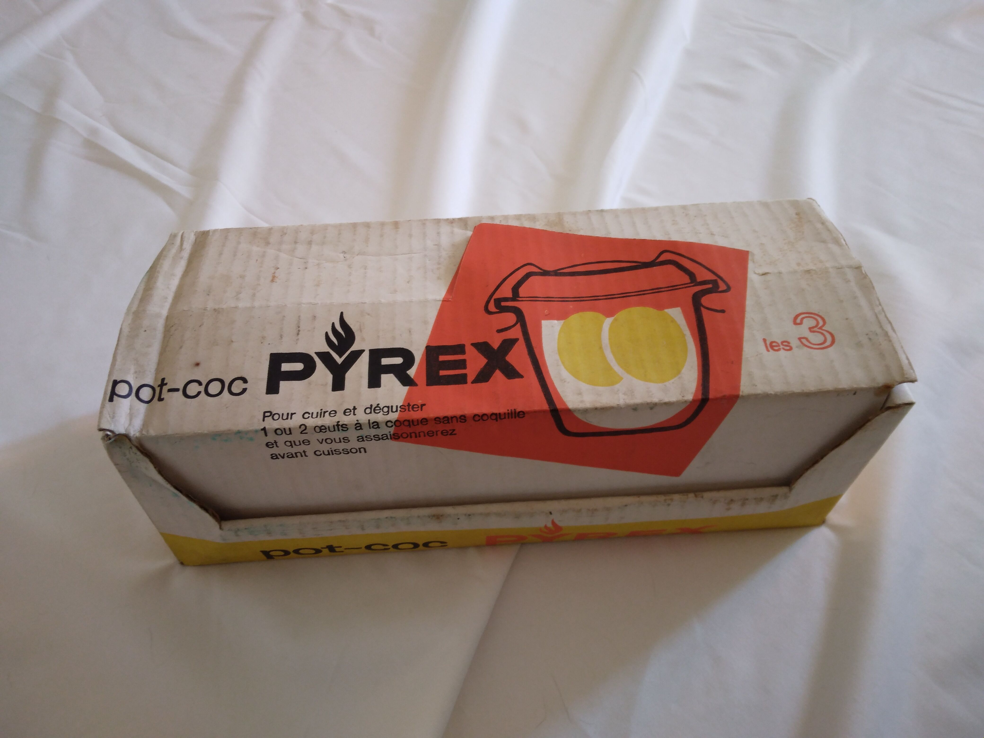 Vintage Pyrex pot-coc box