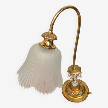 Large brass lamp with tassels 1970 to 80 and opaque molded glass, very good condition, electric ok, elegant
