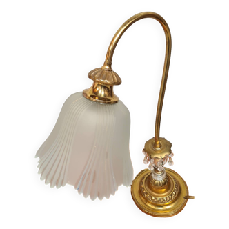 Large brass lamp with tassels 1970 to 80 and opaque molded glass, very good condition, electric ok, elegant
