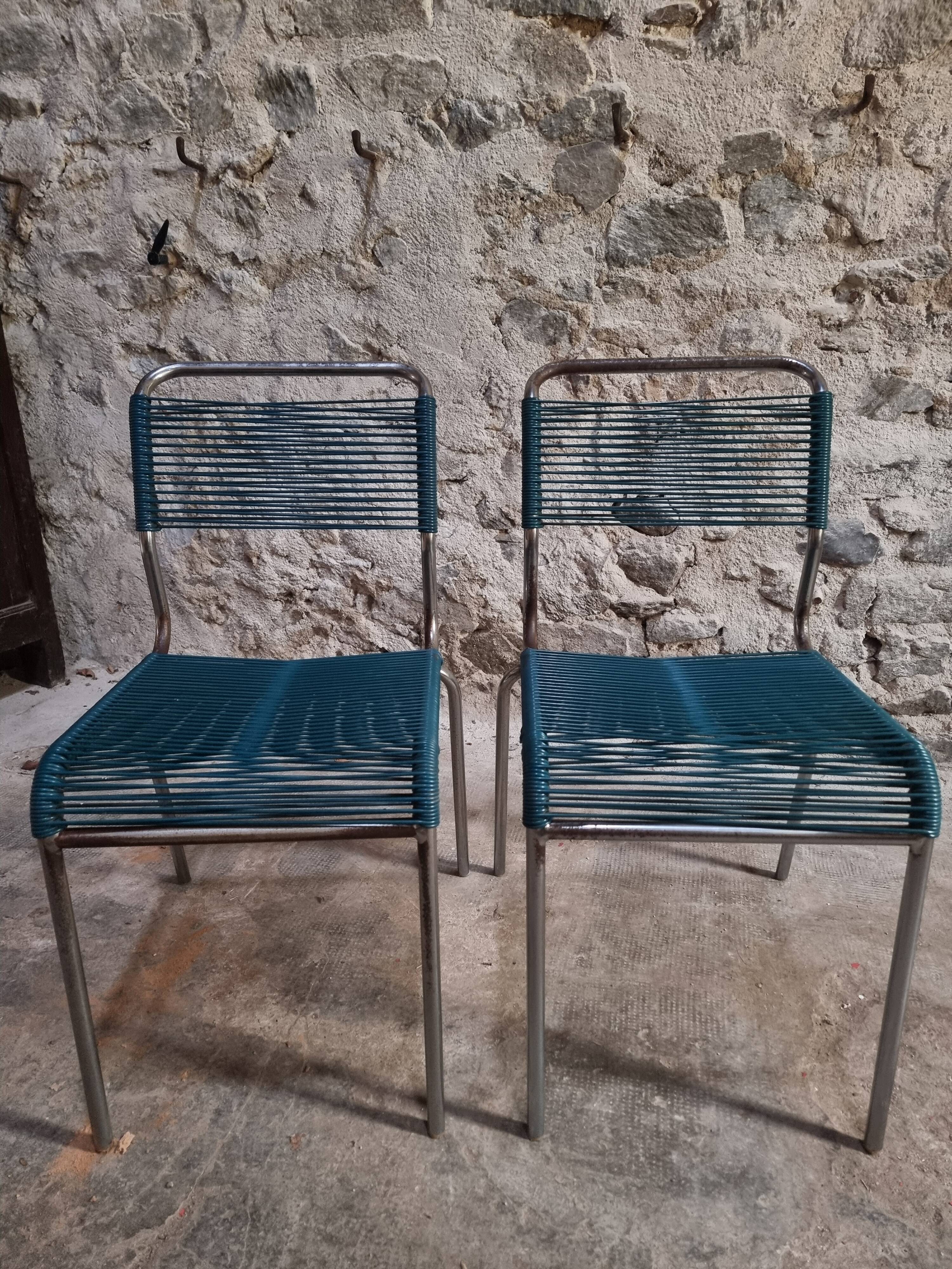 Ensemble de 6 chaises spaghetti françaises avec tabouret assorti – chaises bistrot à cadre chromé – sièges de café vintage empilables – milieu à fin du 20e siècle